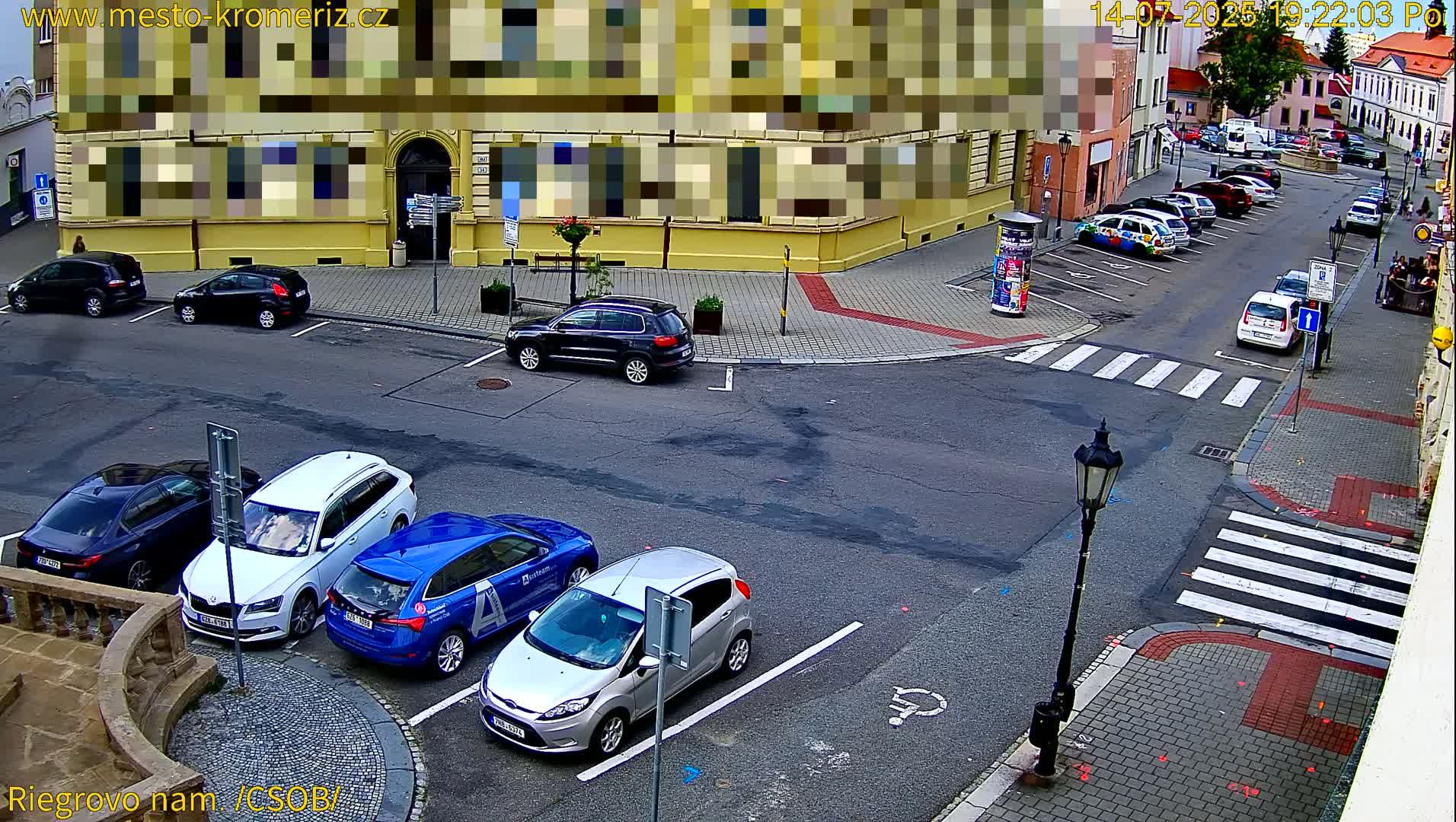 Kroměříž , Riegrovo Street CSOB Junction Live Cam - Kromeriz, Zlin, Czechia