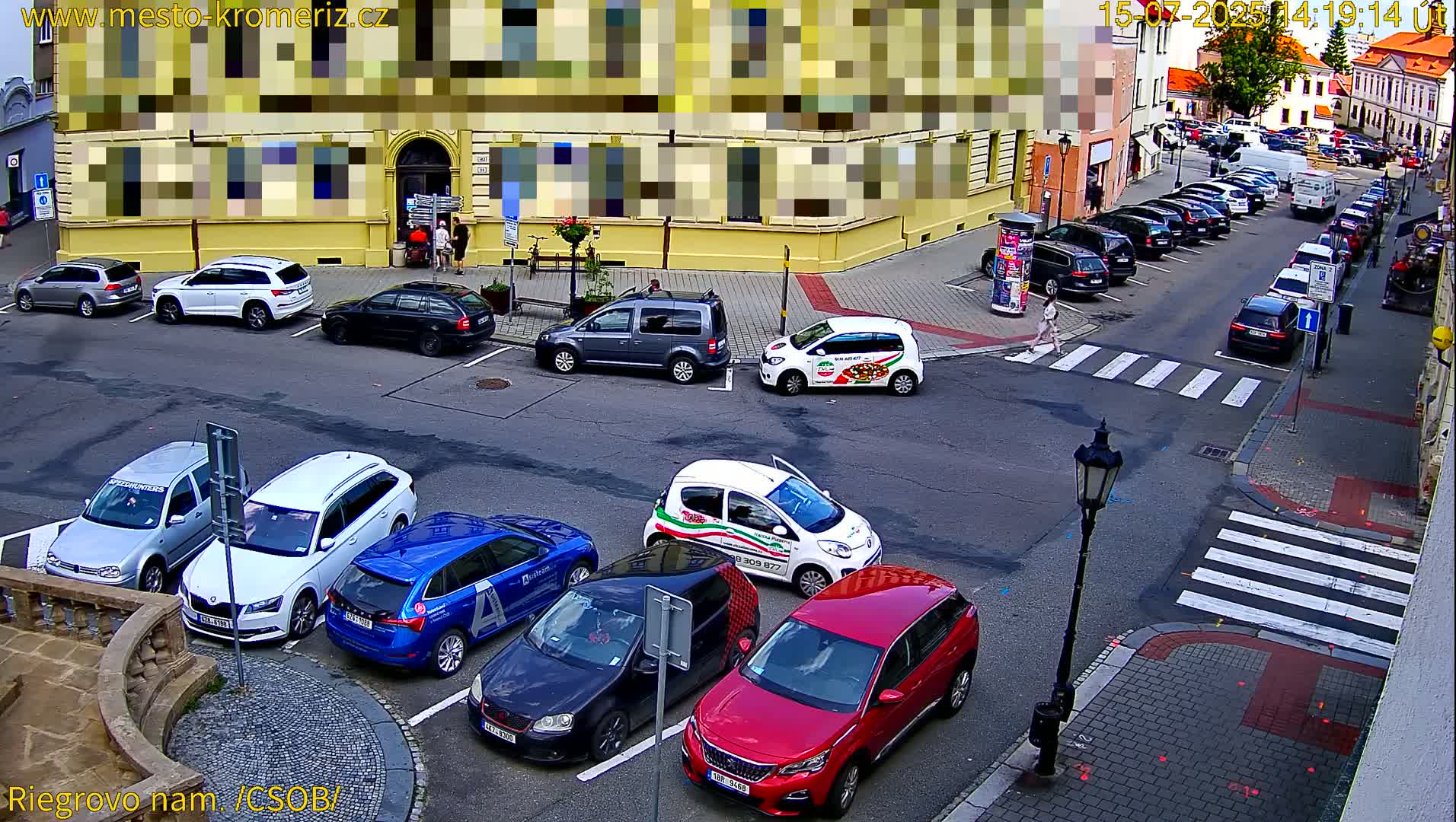 Kroměříž , Riegrovo Street CSOB Junction Live Cam - Kromeriz, Zlin, Czechia