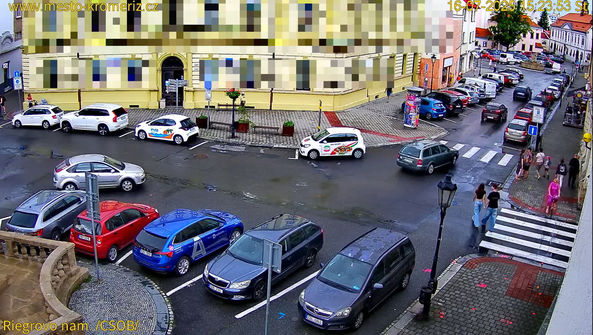 Kroměříž , Riegrovo Street CSOB Junction Live Cam - Kromeriz, Zlin, Czechia
