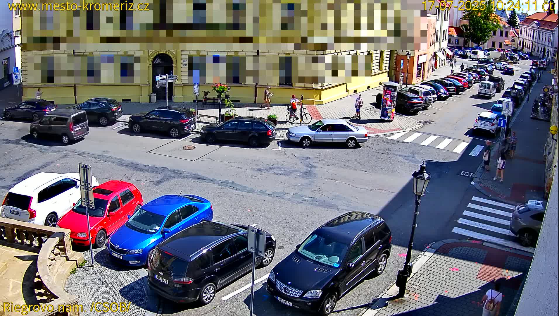 Kroměříž , Riegrovo Street CSOB Junction Live Cam - Kromeriz, Zlin, Czechia