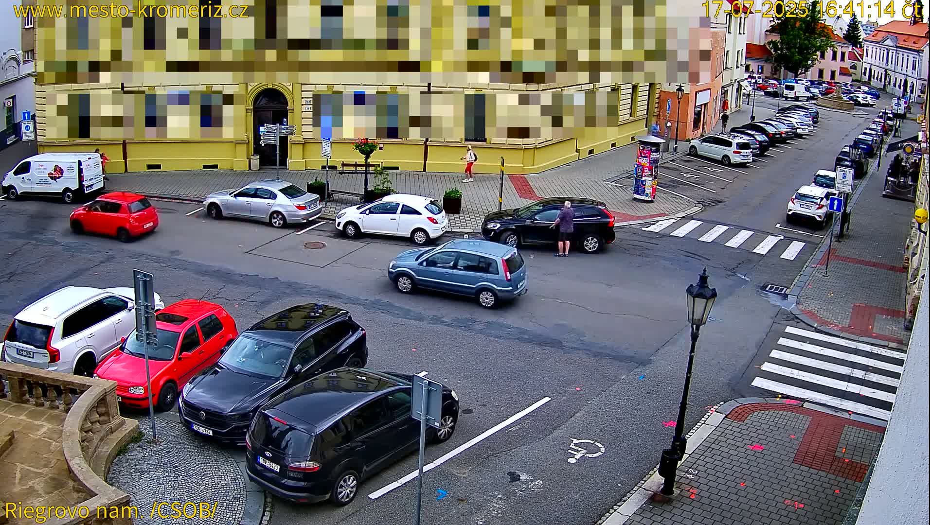 Kroměříž , Riegrovo Street CSOB Junction Live Cam - Kromeriz, Zlin, Czechia