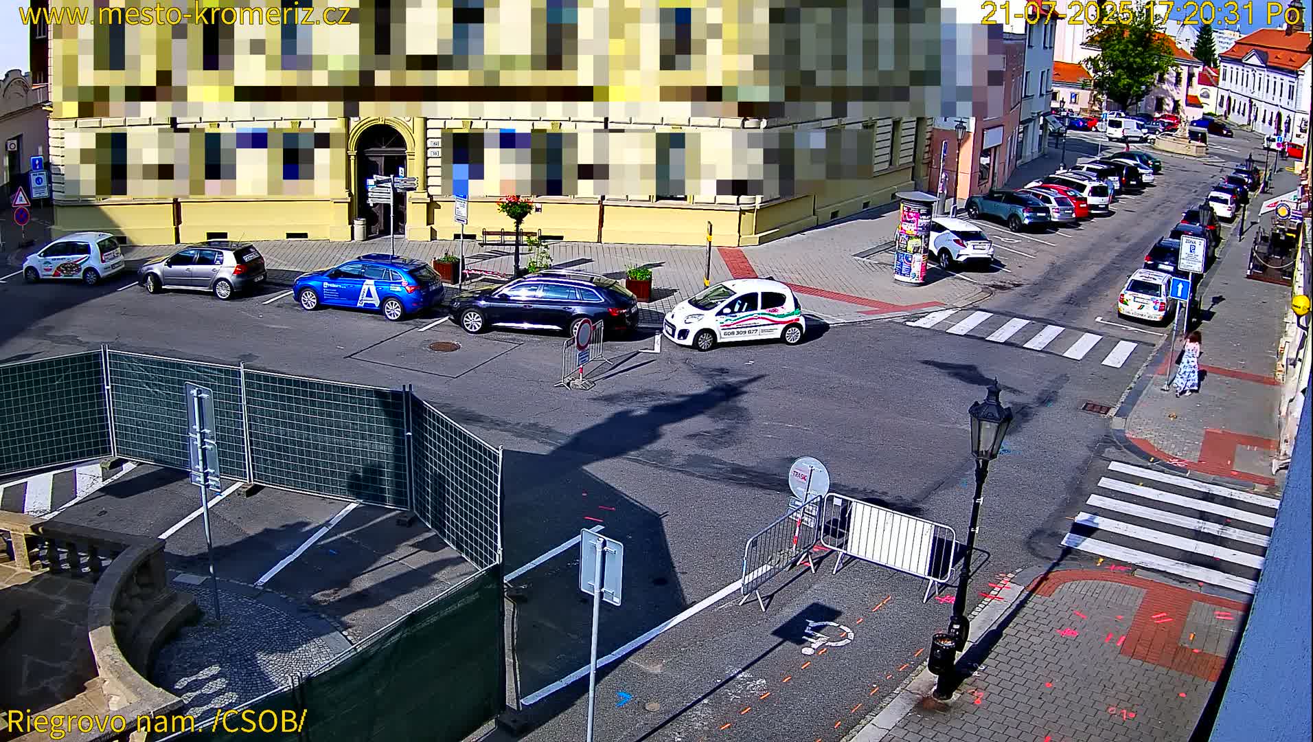 Kroměříž , Riegrovo Street CSOB Junction Live Cam - Kromeriz, Zlin, Czechia