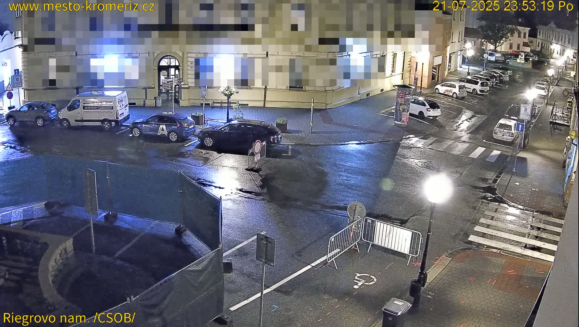 Kroměříž , Riegrovo Street CSOB Junction Live Cam - Kromeriz, Zlin, Czechia