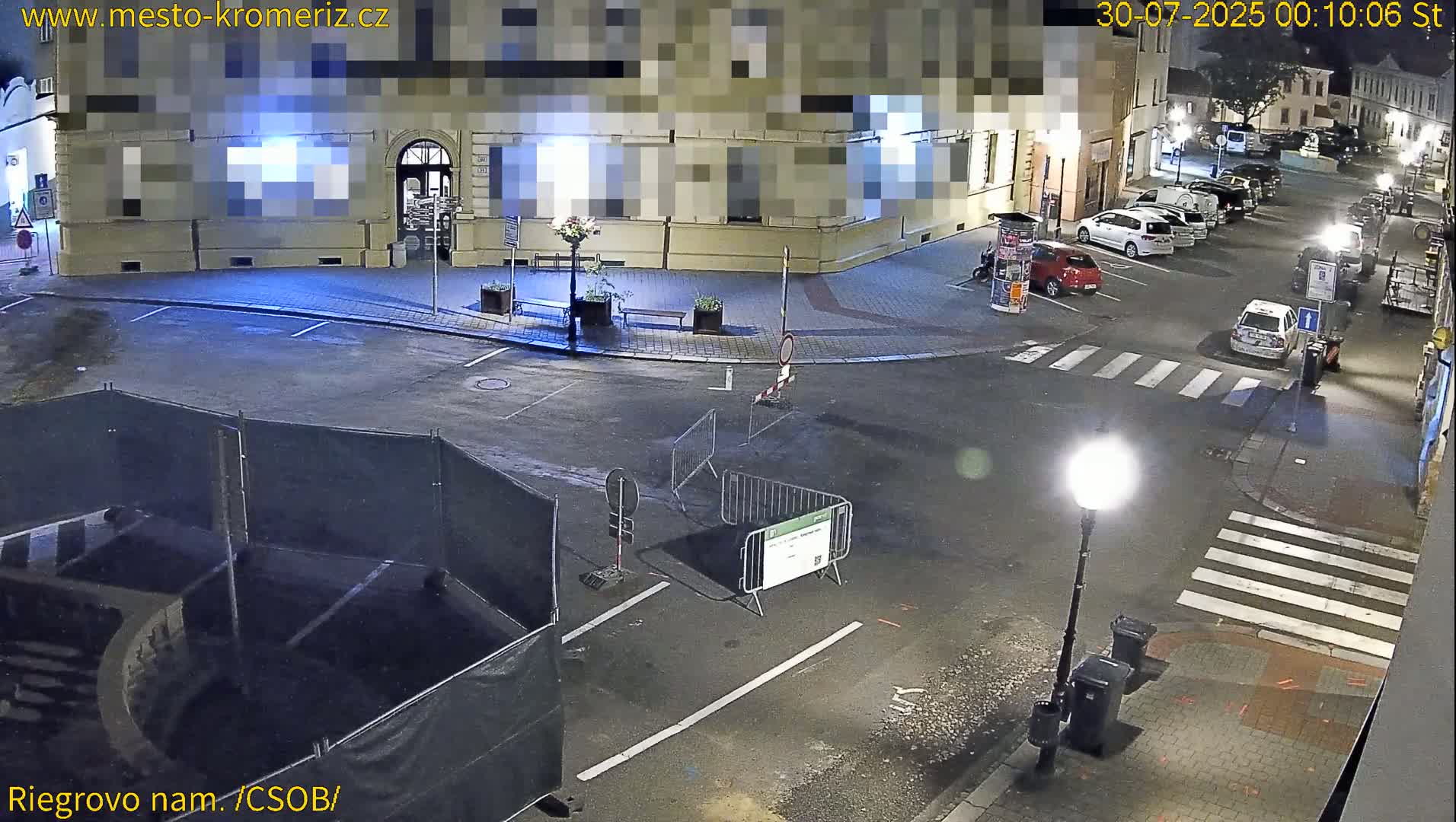Kroměříž , Riegrovo Street CSOB Junction Live Cam - Kromeriz, Zlin, Czechia