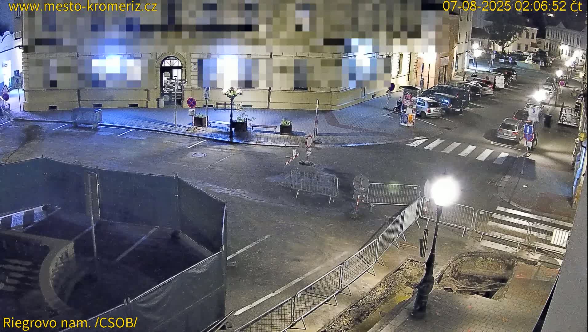 Kroměříž , Riegrovo Street CSOB Junction Live Cam - Kromeriz, Zlin, Czechia