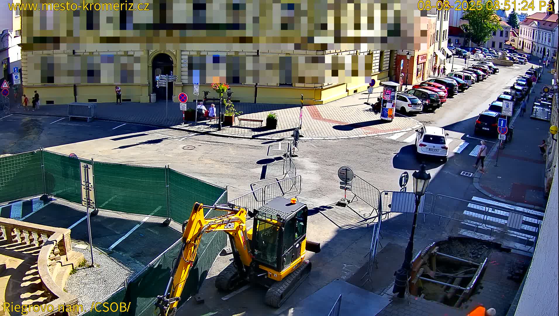 Kroměříž , Riegrovo Street CSOB Junction Live Cam - Kromeriz, Zlin, Czechia