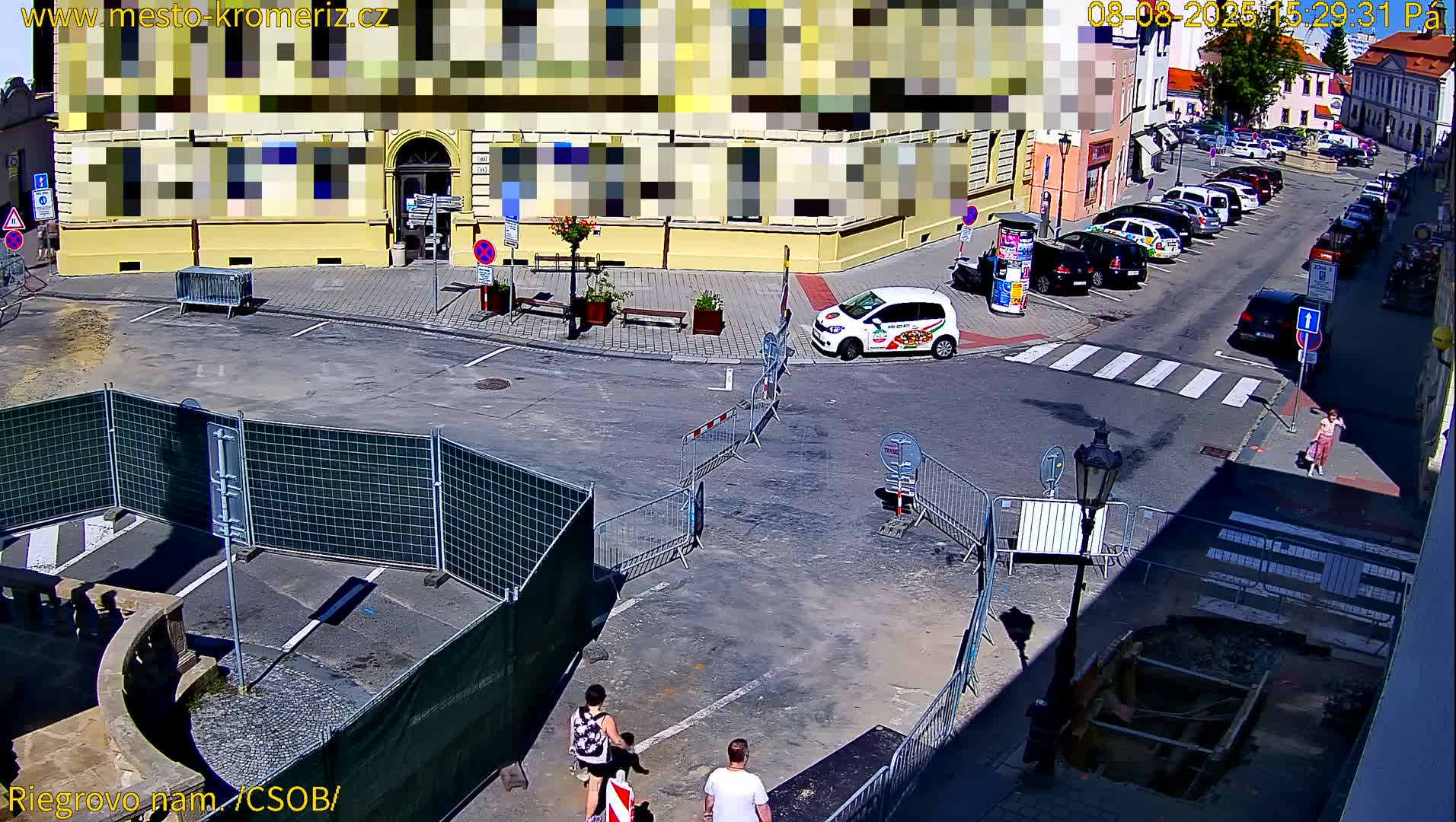 Kroměříž , Riegrovo Street CSOB Junction Live Cam - Kromeriz, Zlin, Czechia