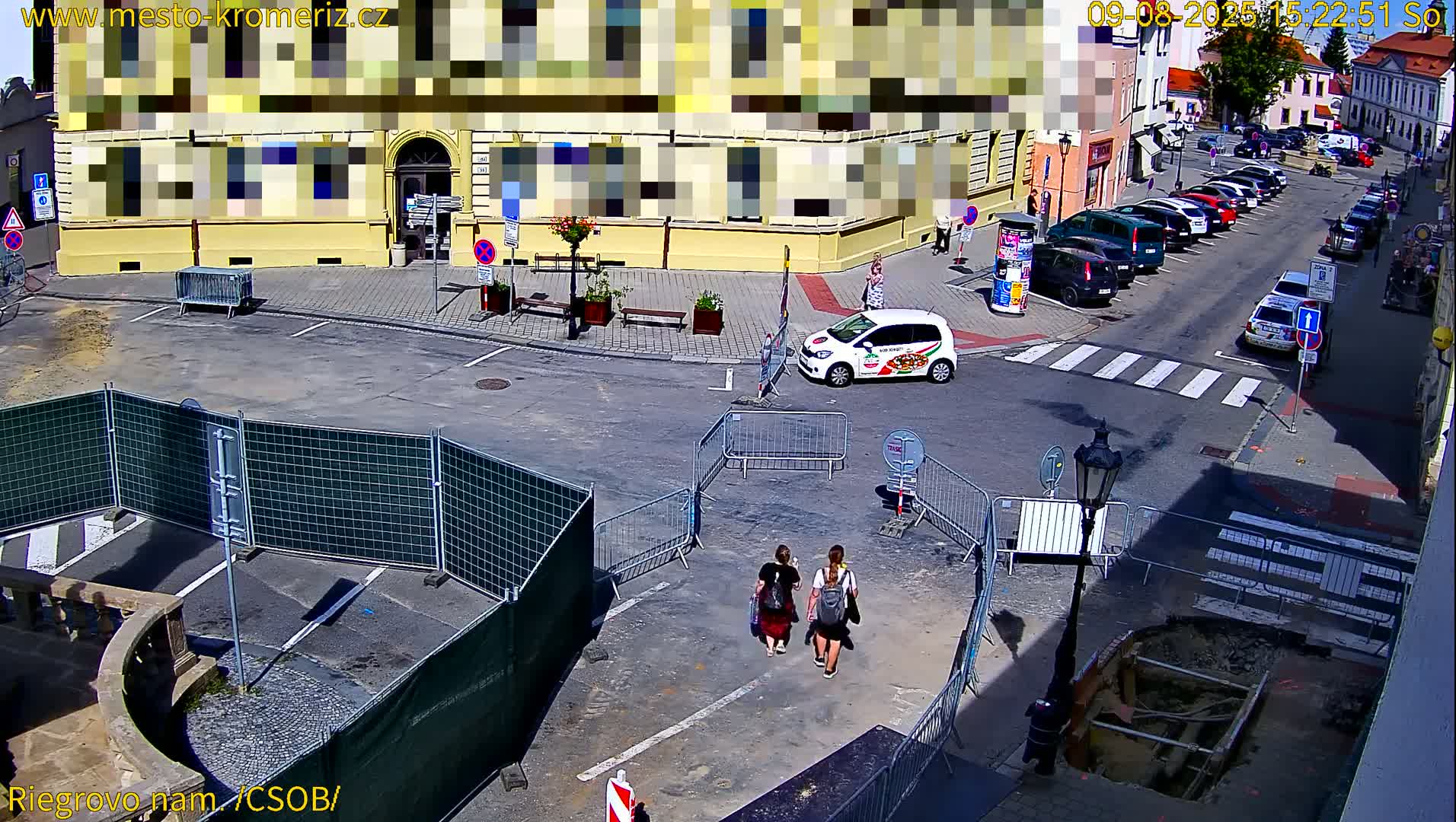 Kroměříž , Riegrovo Street CSOB Junction Live Cam - Kromeriz, Zlin, Czechia