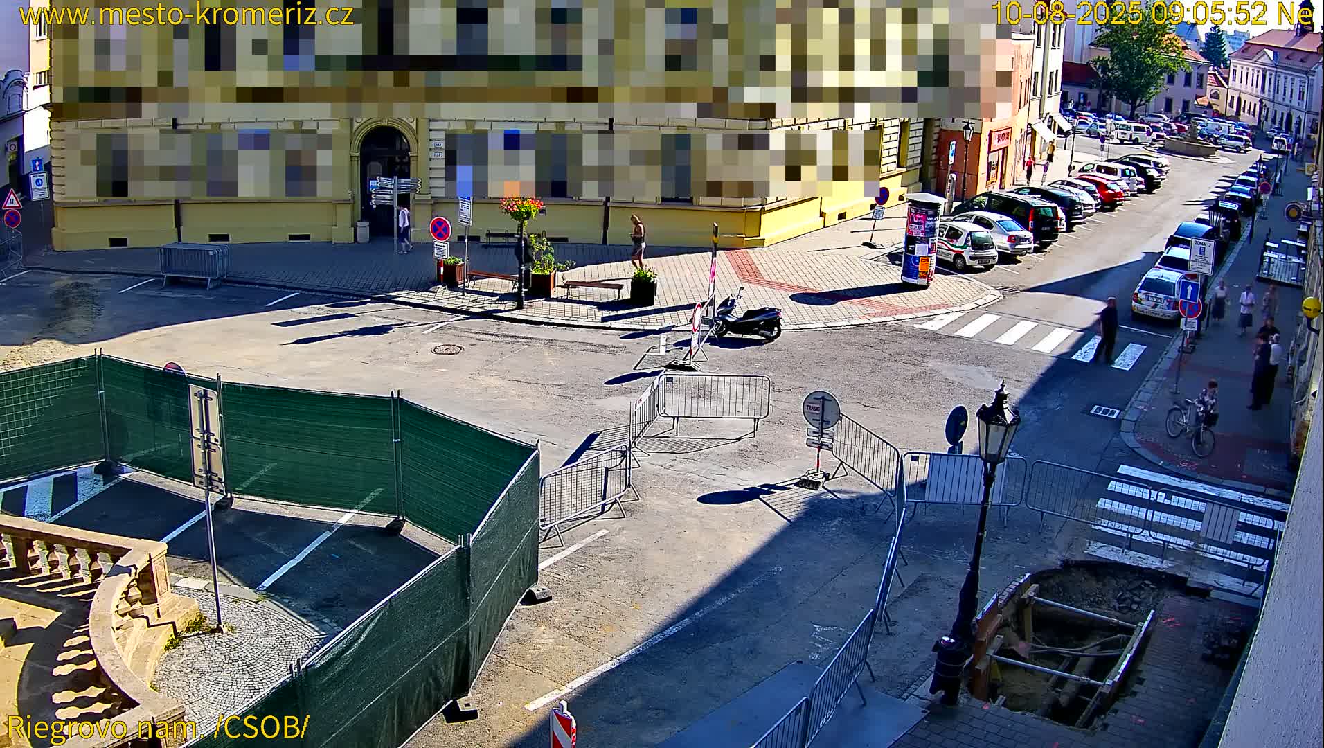 Kroměříž , Riegrovo Street CSOB Junction Live Cam - Kromeriz, Zlin, Czechia