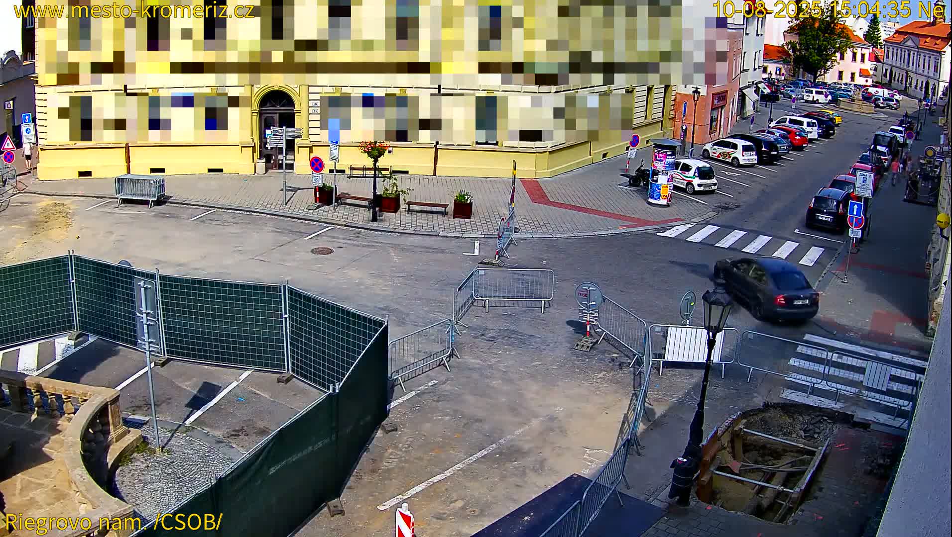 Kroměříž , Riegrovo Street CSOB Junction Live Cam - Kromeriz, Zlin, Czechia