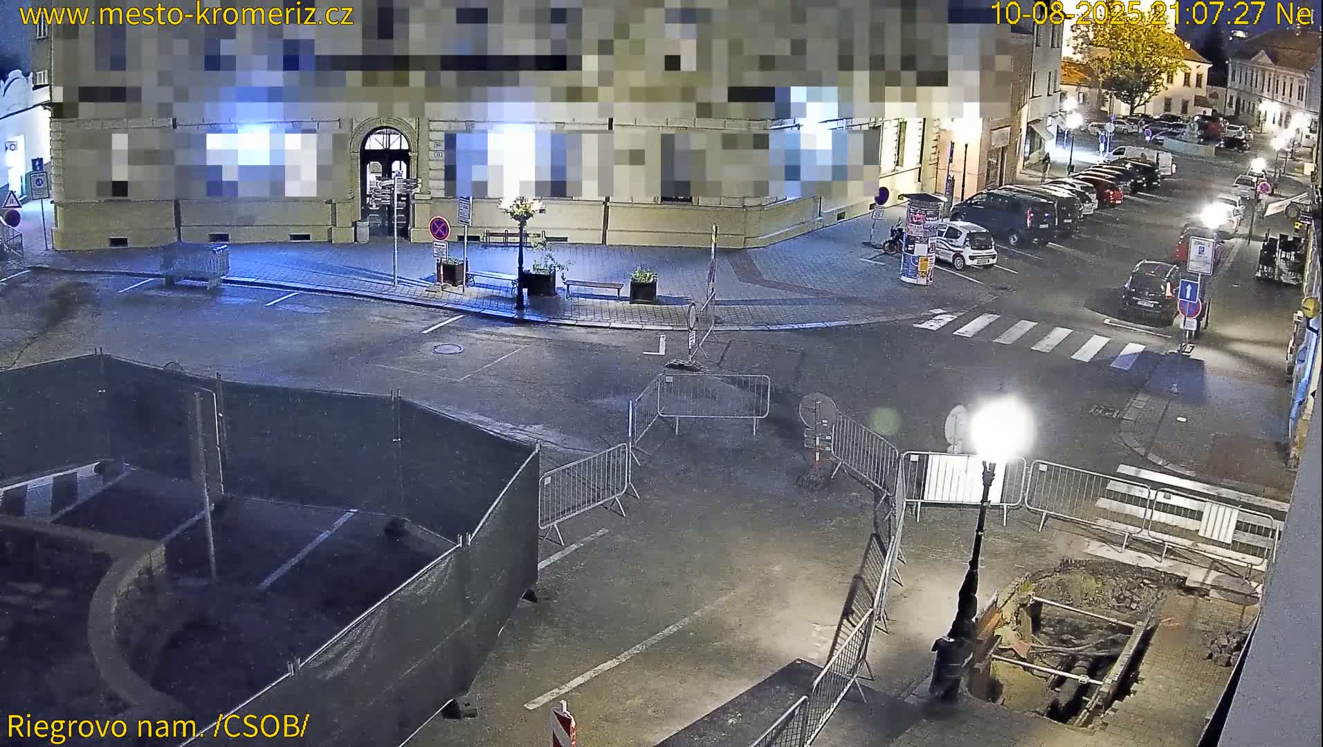 Kroměříž , Riegrovo Street CSOB Junction Live Cam - Kromeriz, Zlin, Czechia