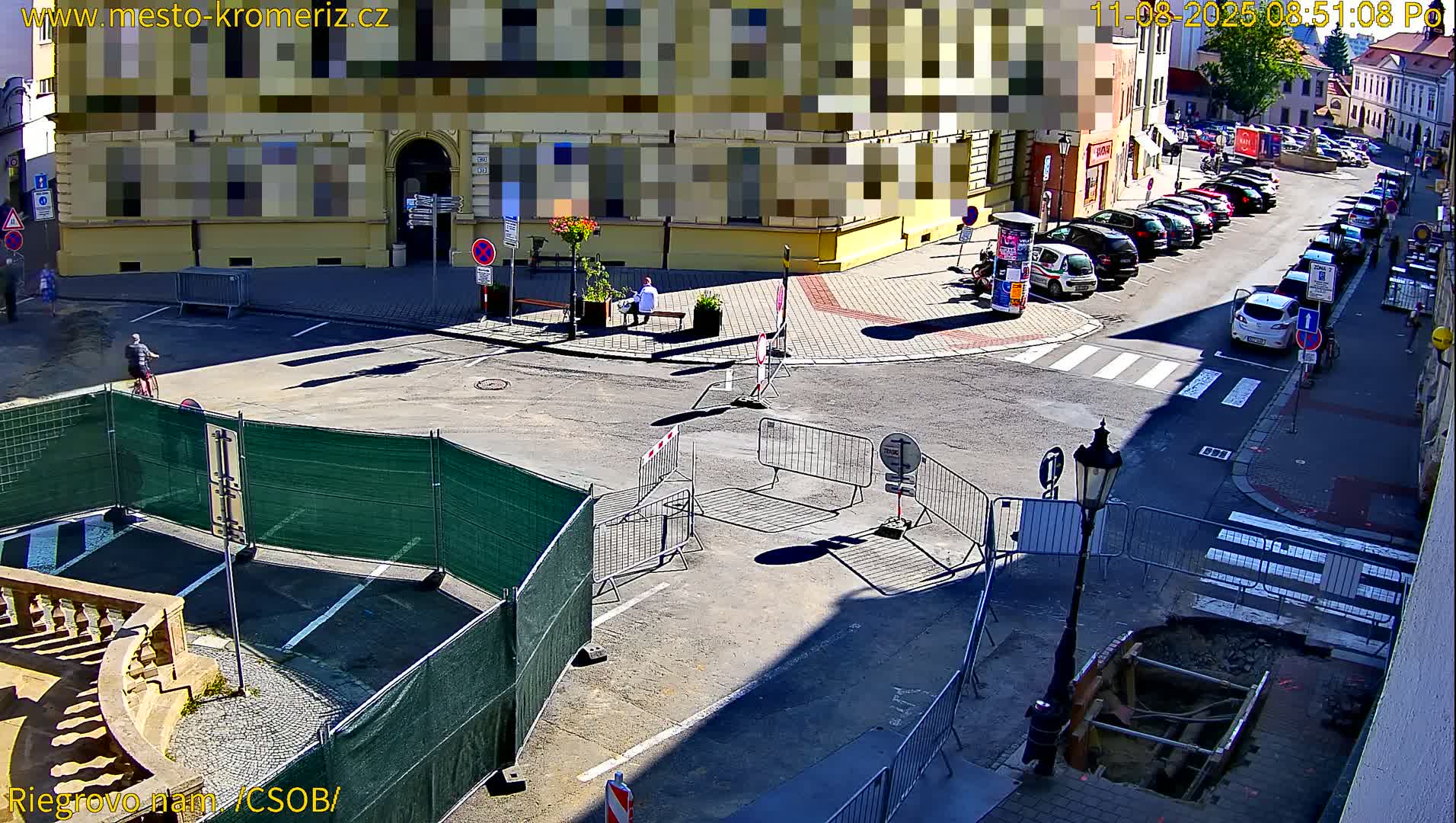 Kroměříž , Riegrovo Street CSOB Junction Live Cam - Kromeriz, Zlin, Czechia