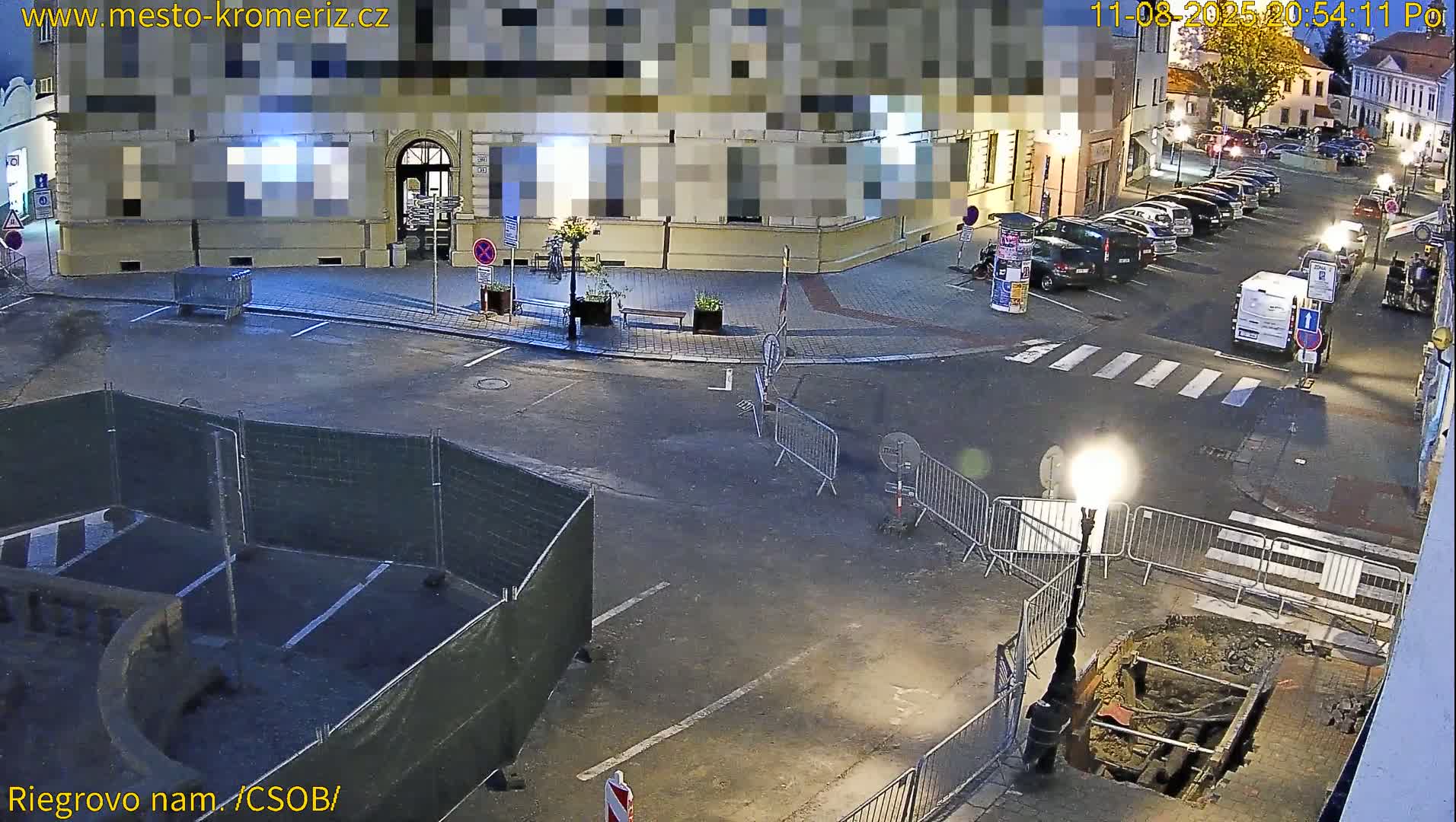 Kroměříž , Riegrovo Street CSOB Junction Live Cam - Kromeriz, Zlin, Czechia