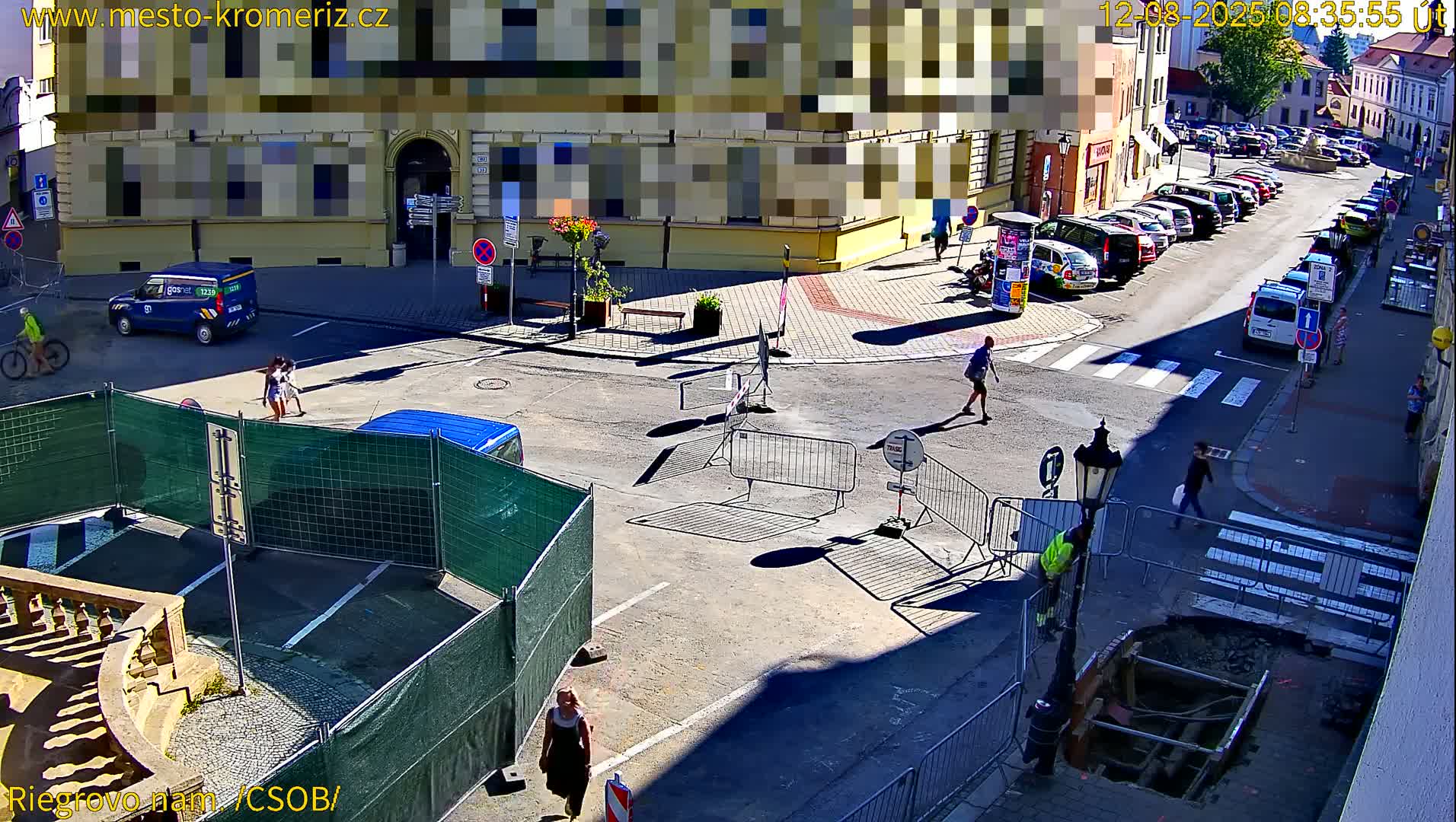 Kroměříž , Riegrovo Street CSOB Junction Live Cam - Kromeriz, Zlin, Czechia