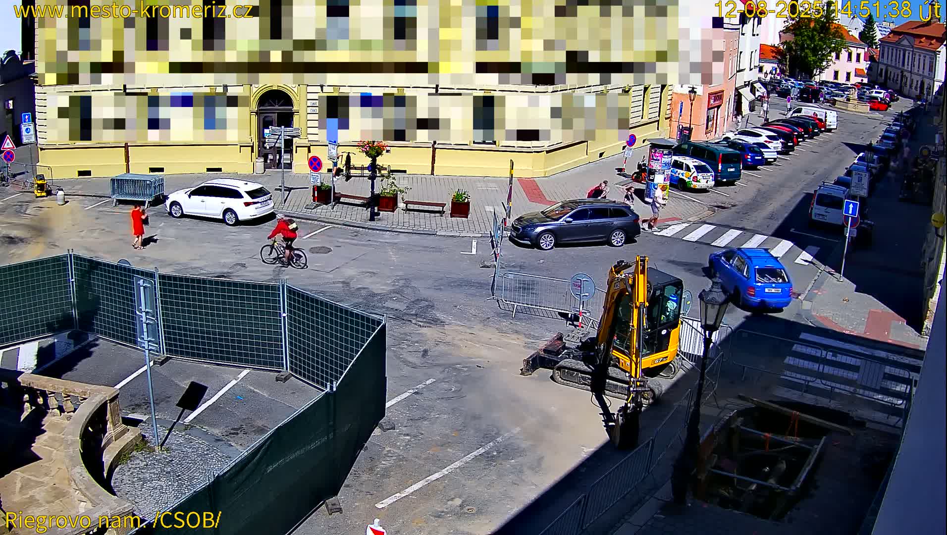 Kroměříž , Riegrovo Street CSOB Junction Live Cam - Kromeriz, Zlin, Czechia