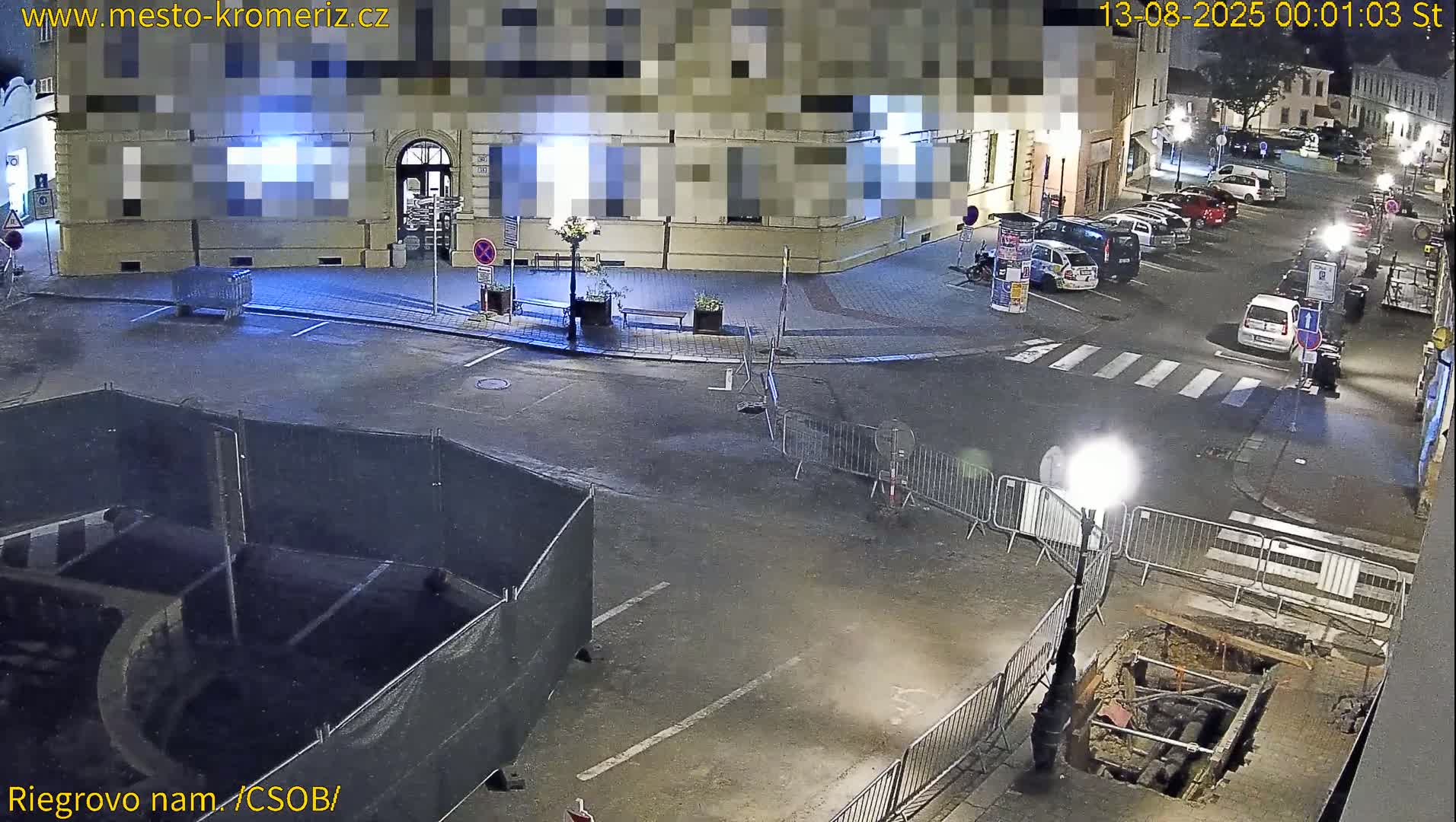 Kroměříž , Riegrovo Street CSOB Junction Live Cam - Kromeriz, Zlin, Czechia
