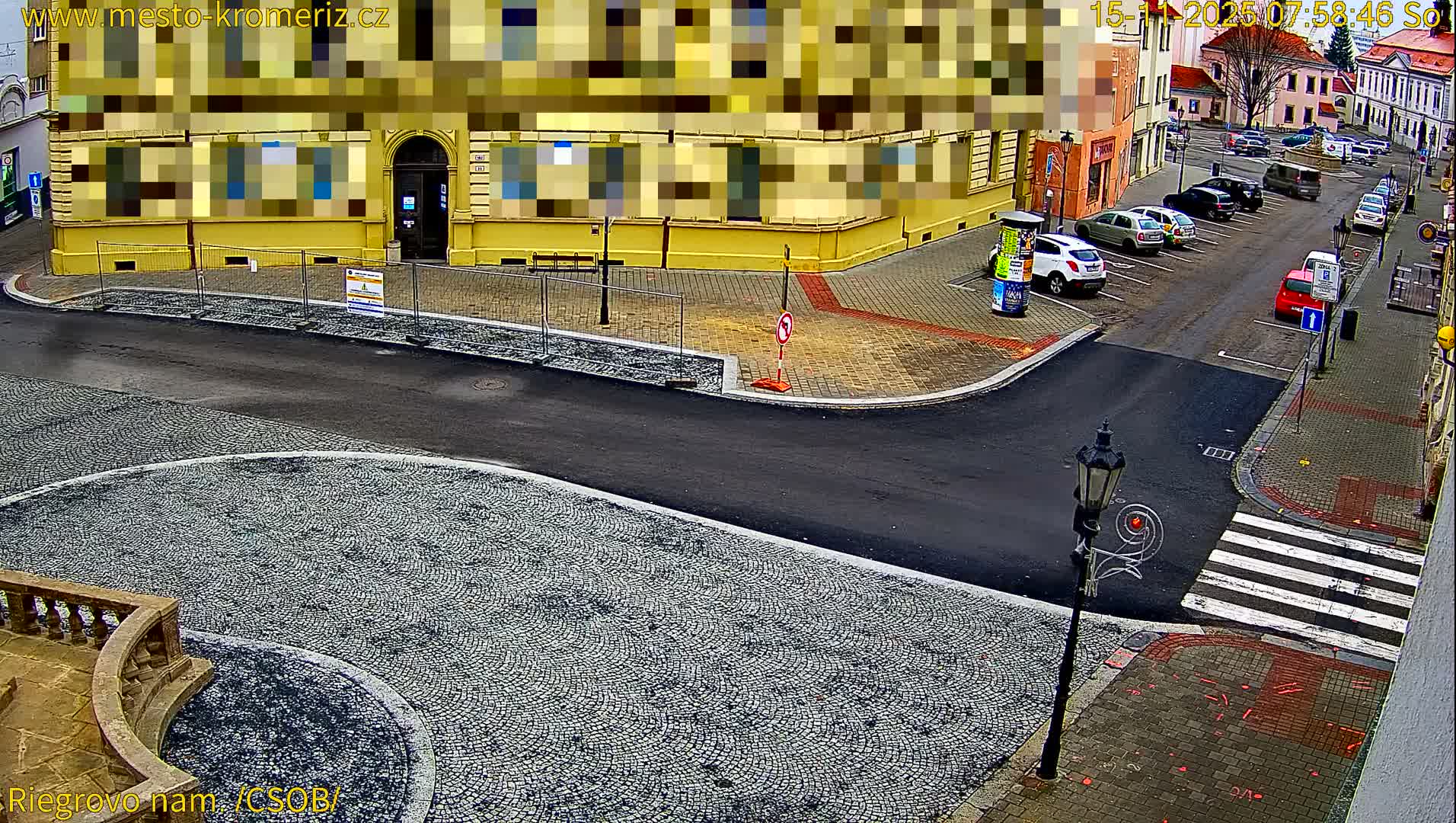 Kroměříž , Riegrovo Street CSOB Junction Live Cam - Kromeriz, Zlin, Czechia