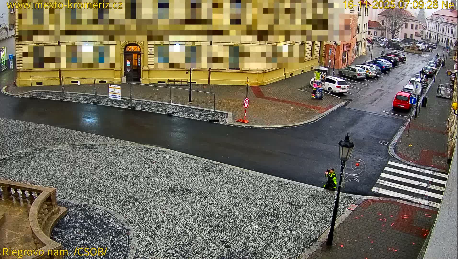 Kroměříž , Riegrovo Street CSOB Junction Live Cam - Kromeriz, Zlin, Czechia