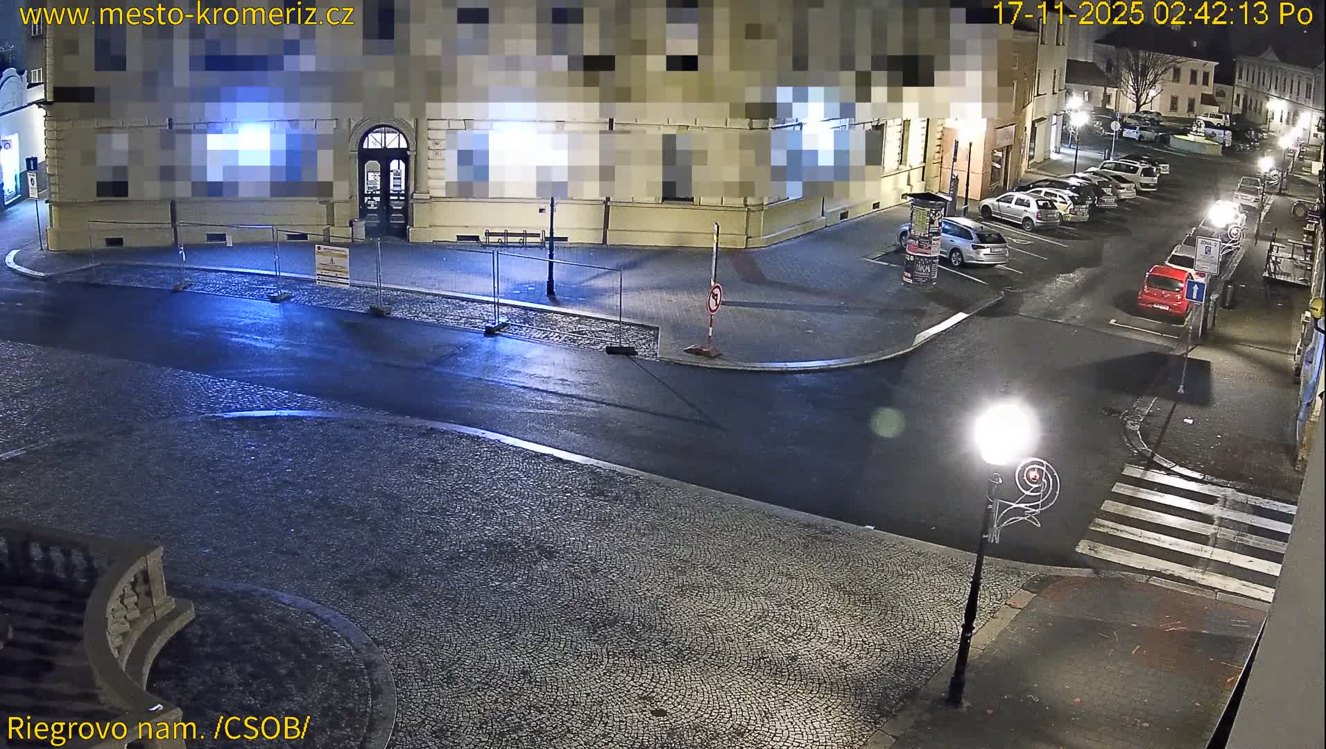 Kroměříž , Riegrovo Street CSOB Junction Live Cam - Kromeriz, Zlin, Czechia