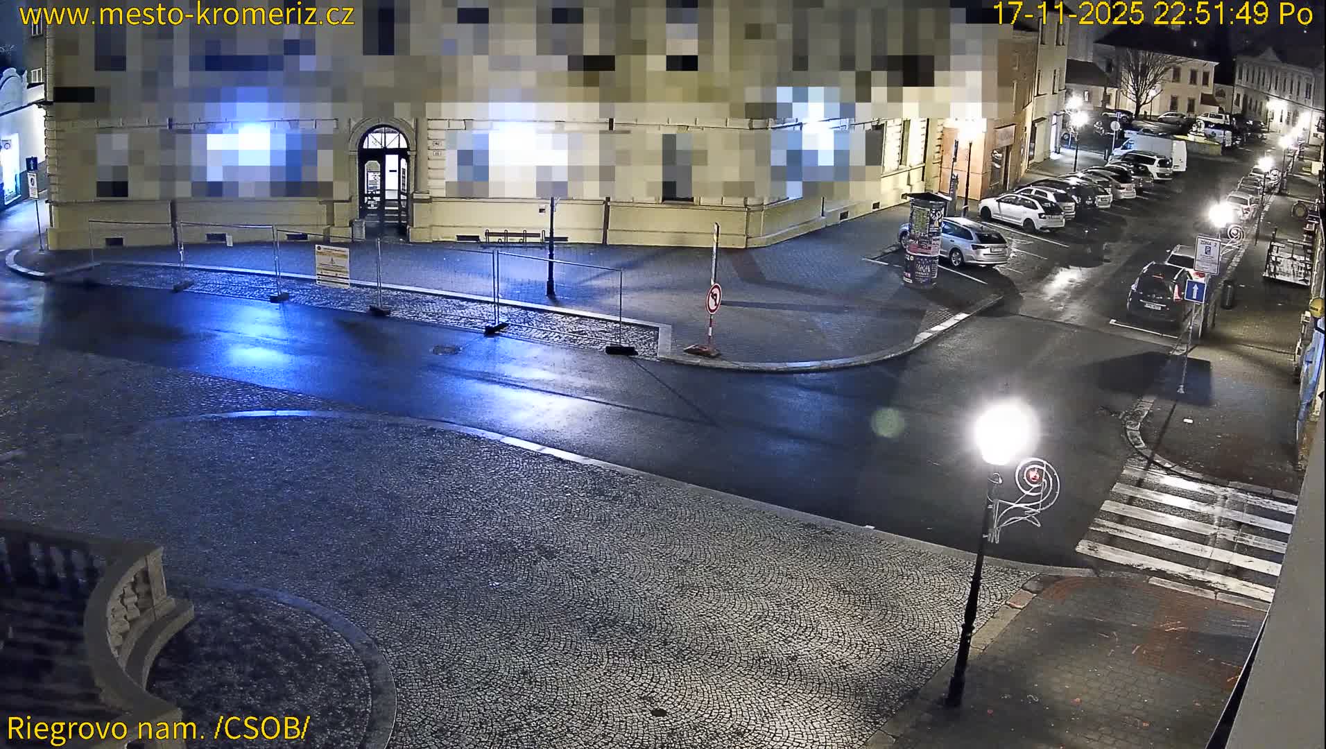 Kroměříž , Riegrovo Street CSOB Junction Live Cam - Kromeriz, Zlin, Czechia