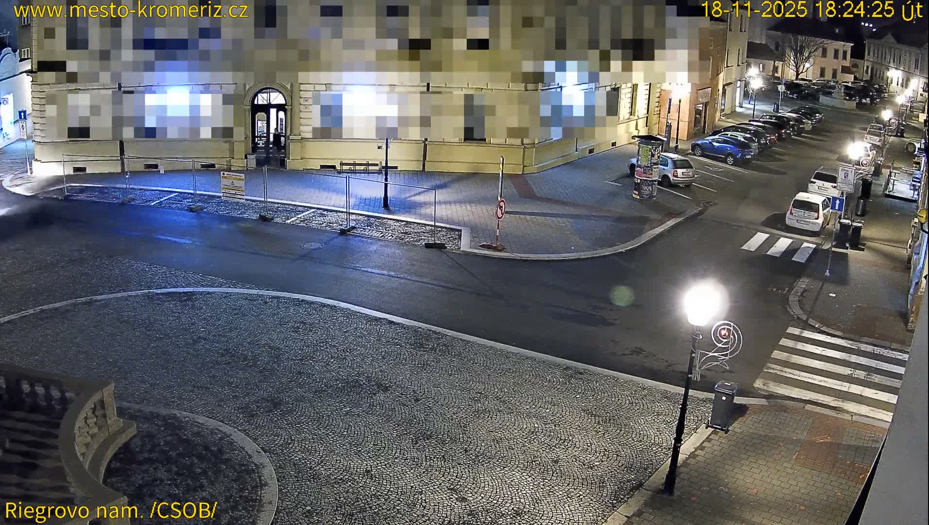 Kroměříž , Riegrovo Street CSOB Junction Live Cam - Kromeriz, Zlin, Czechia