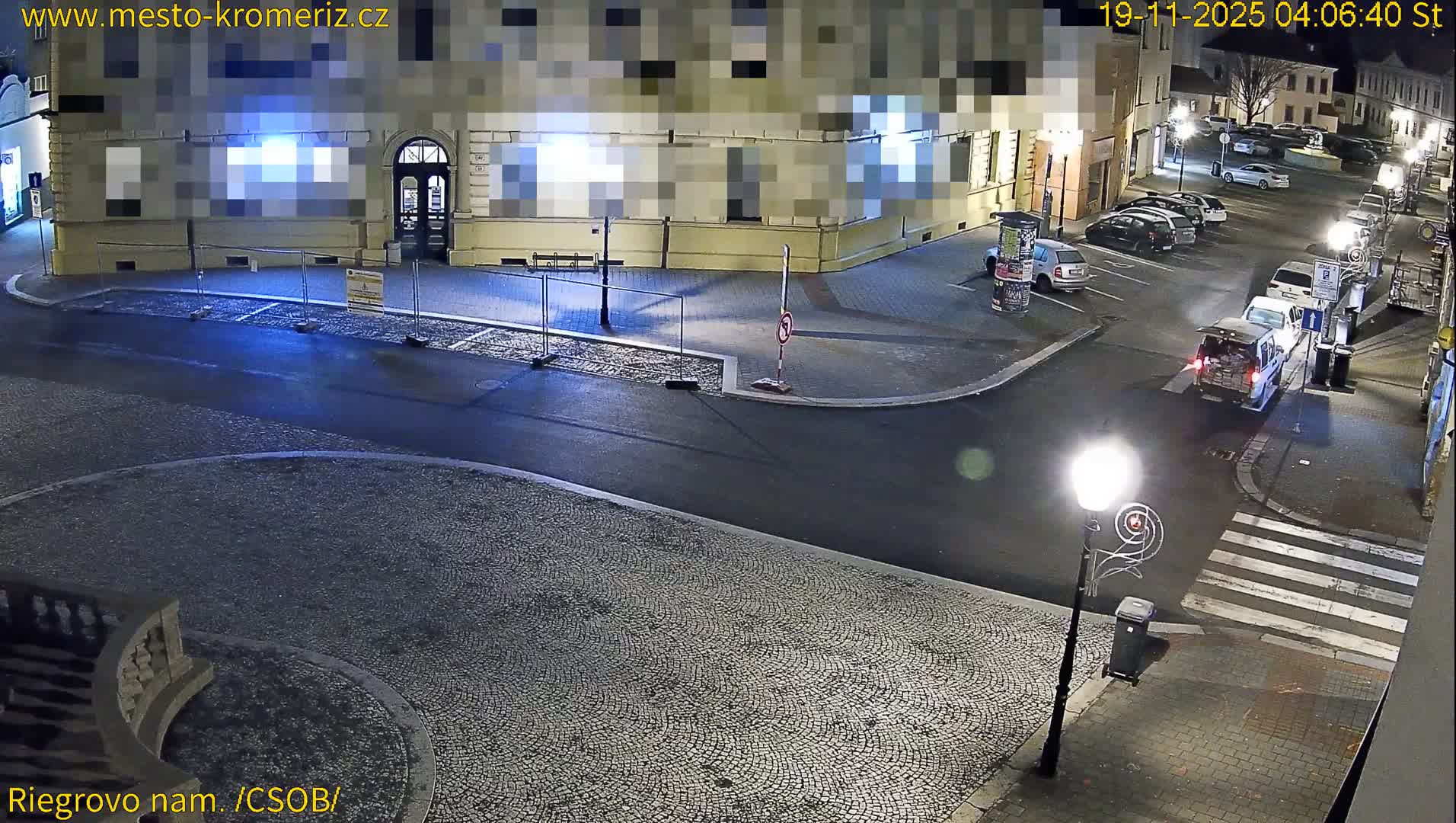 Kroměříž , Riegrovo Street CSOB Junction Live Cam - Kromeriz, Zlin, Czechia