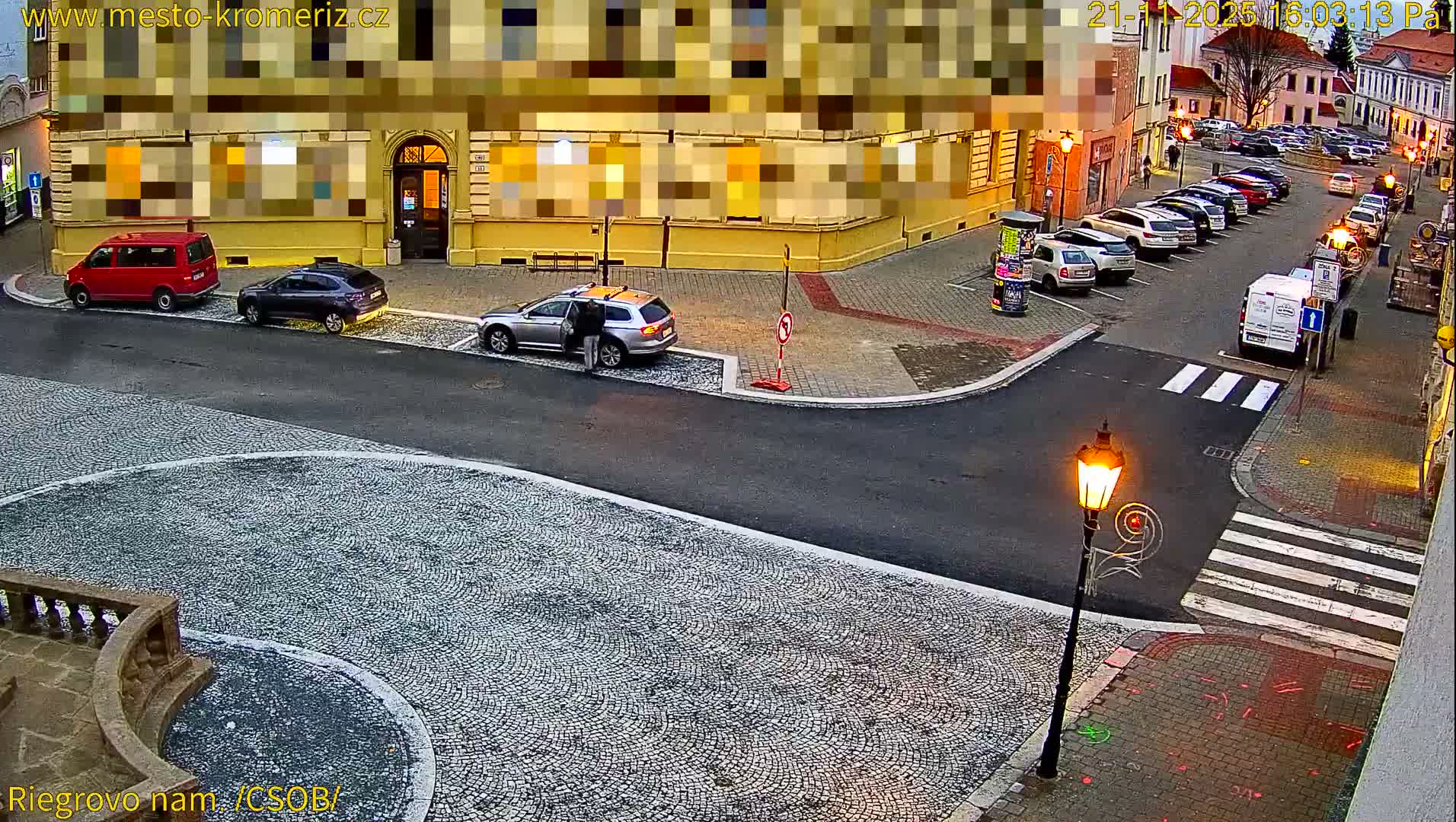 Kroměříž , Riegrovo Street CSOB Junction Live Cam - Kromeriz, Zlin, Czechia