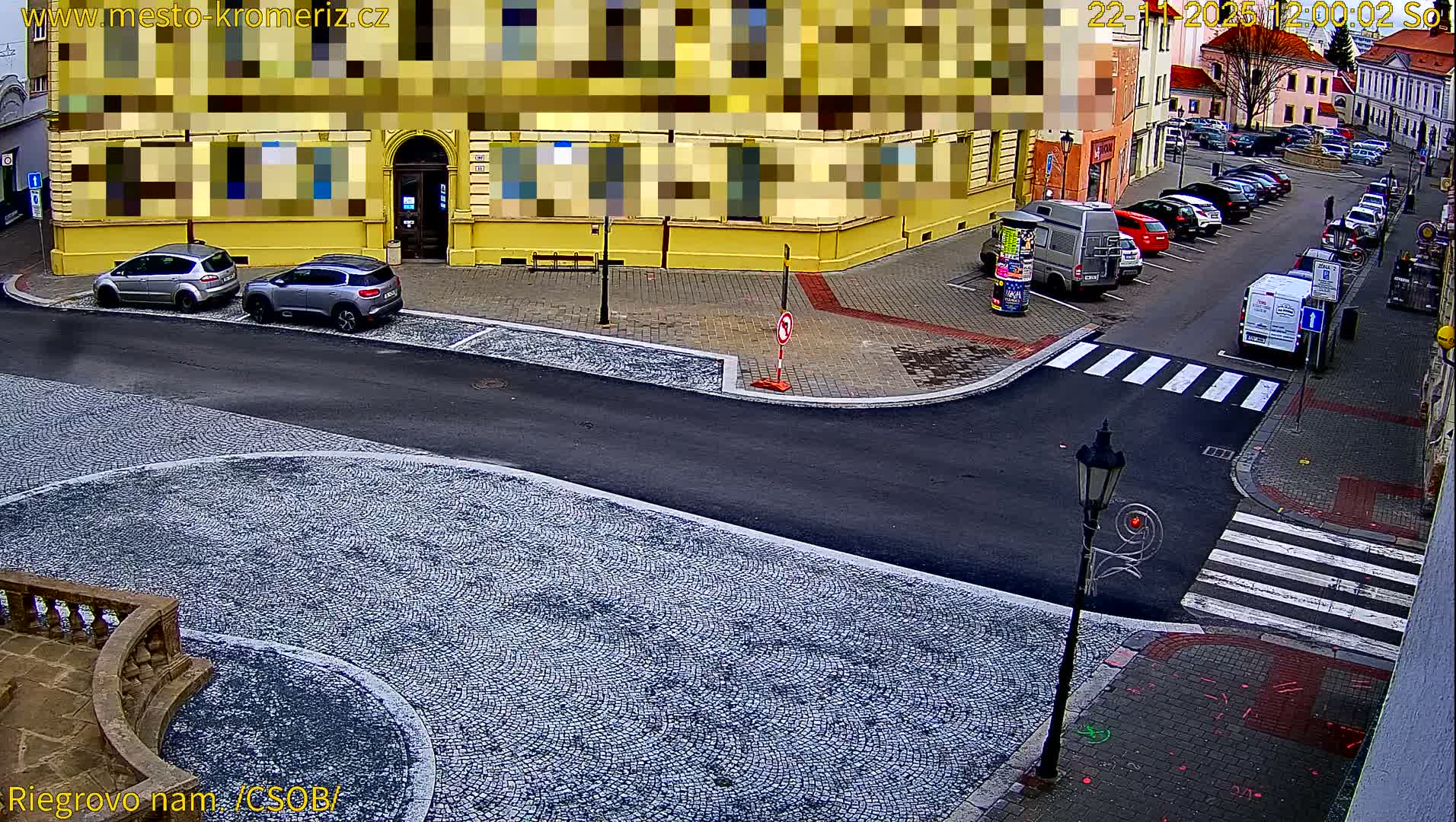 Kroměříž , Riegrovo Street CSOB Junction Live Cam - Kromeriz, Zlin, Czechia