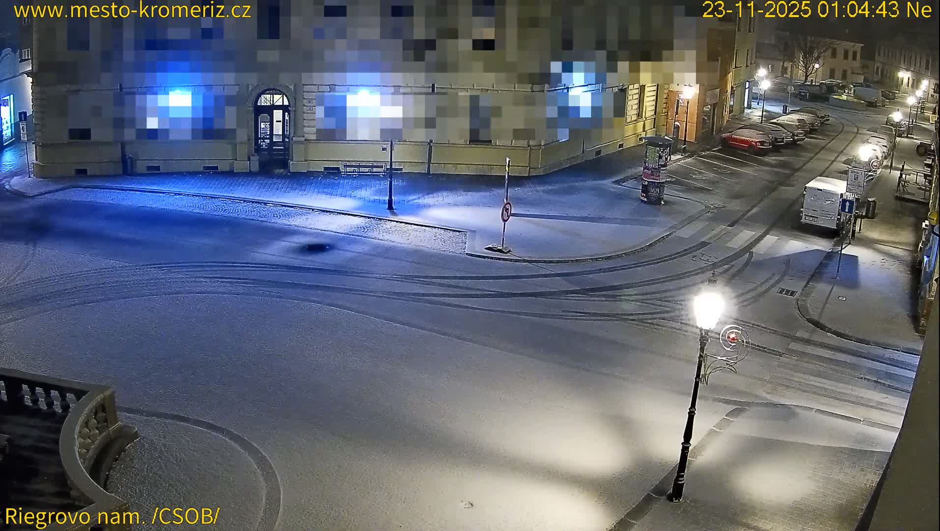 Kroměříž , Riegrovo Street CSOB Junction Live Cam - Kromeriz, Zlin, Czechia