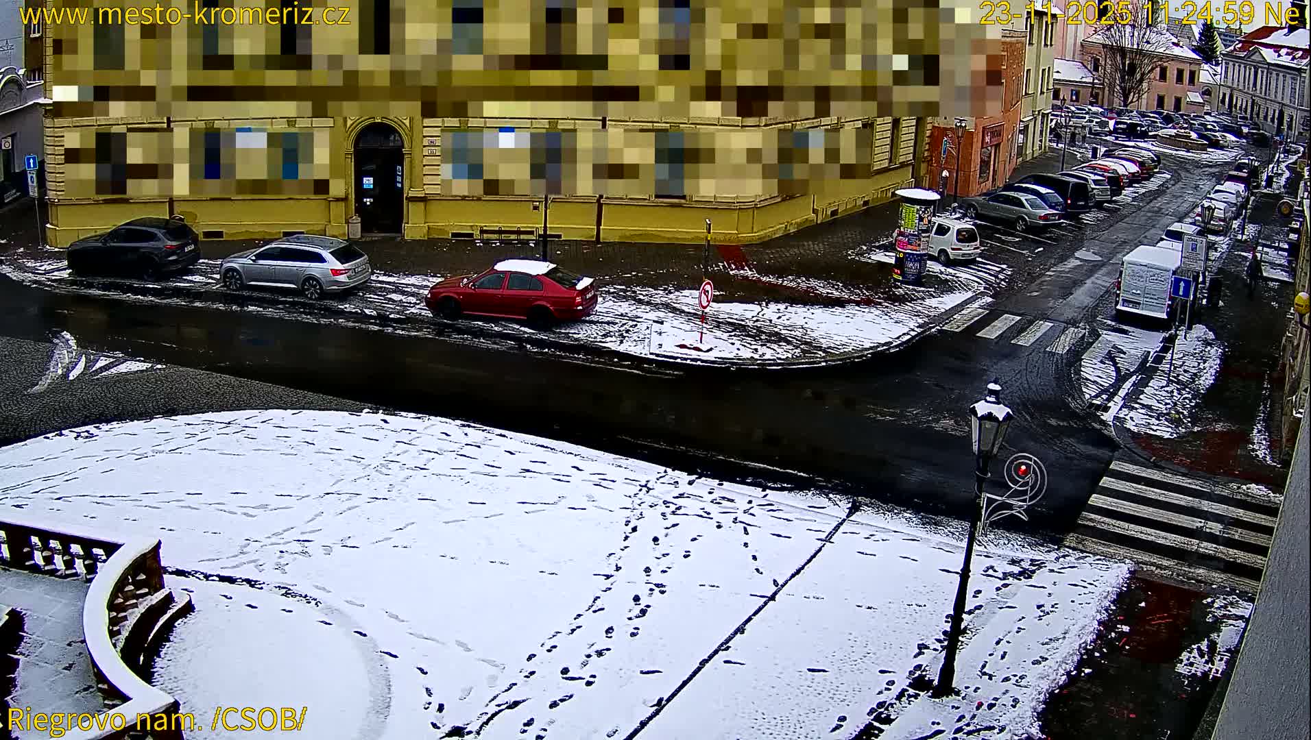 Kroměříž , Riegrovo Street CSOB Junction Live Cam - Kromeriz, Zlin, Czechia