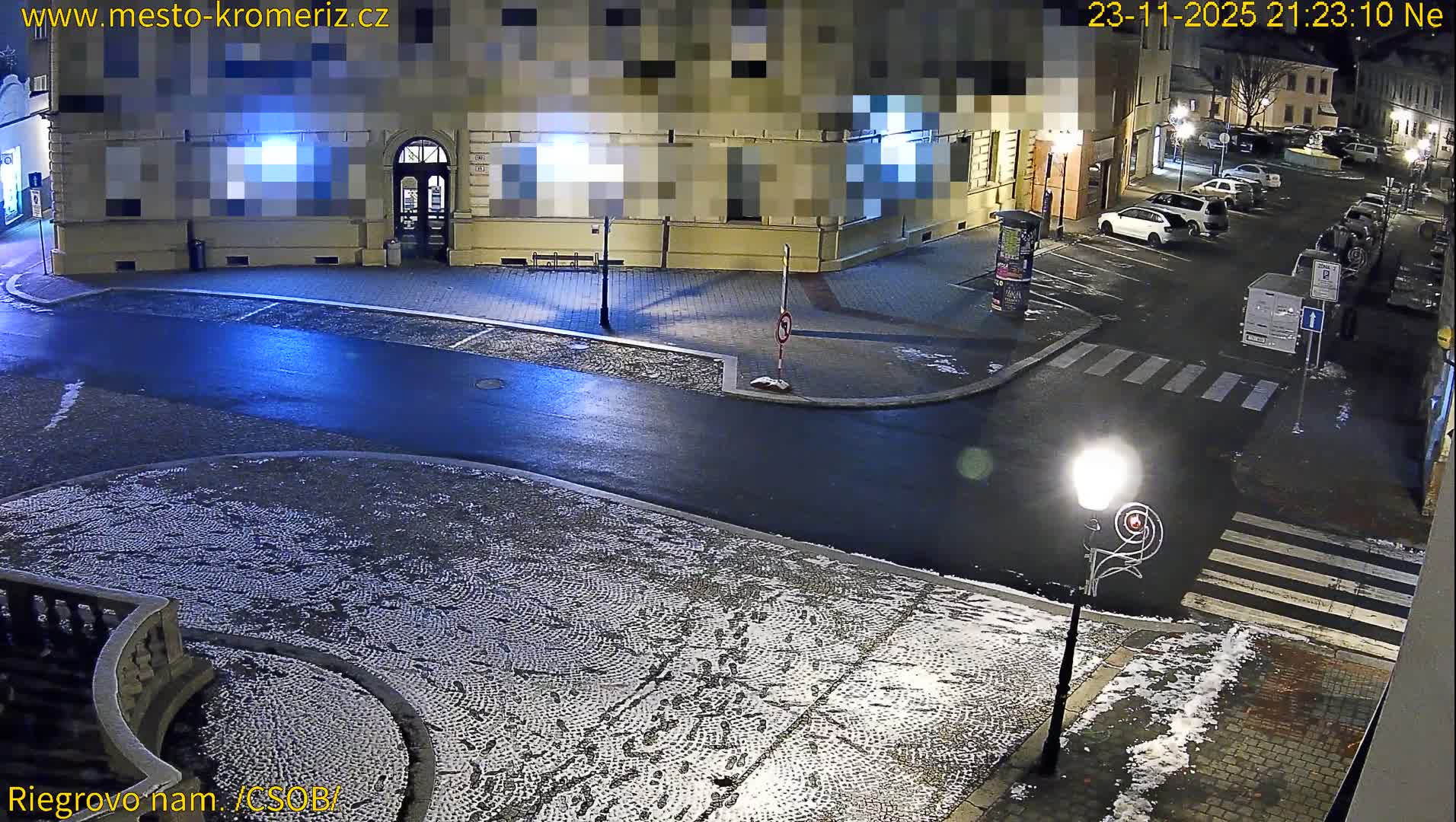 Kroměříž , Riegrovo Street CSOB Junction Live Cam - Kromeriz, Zlin, Czechia