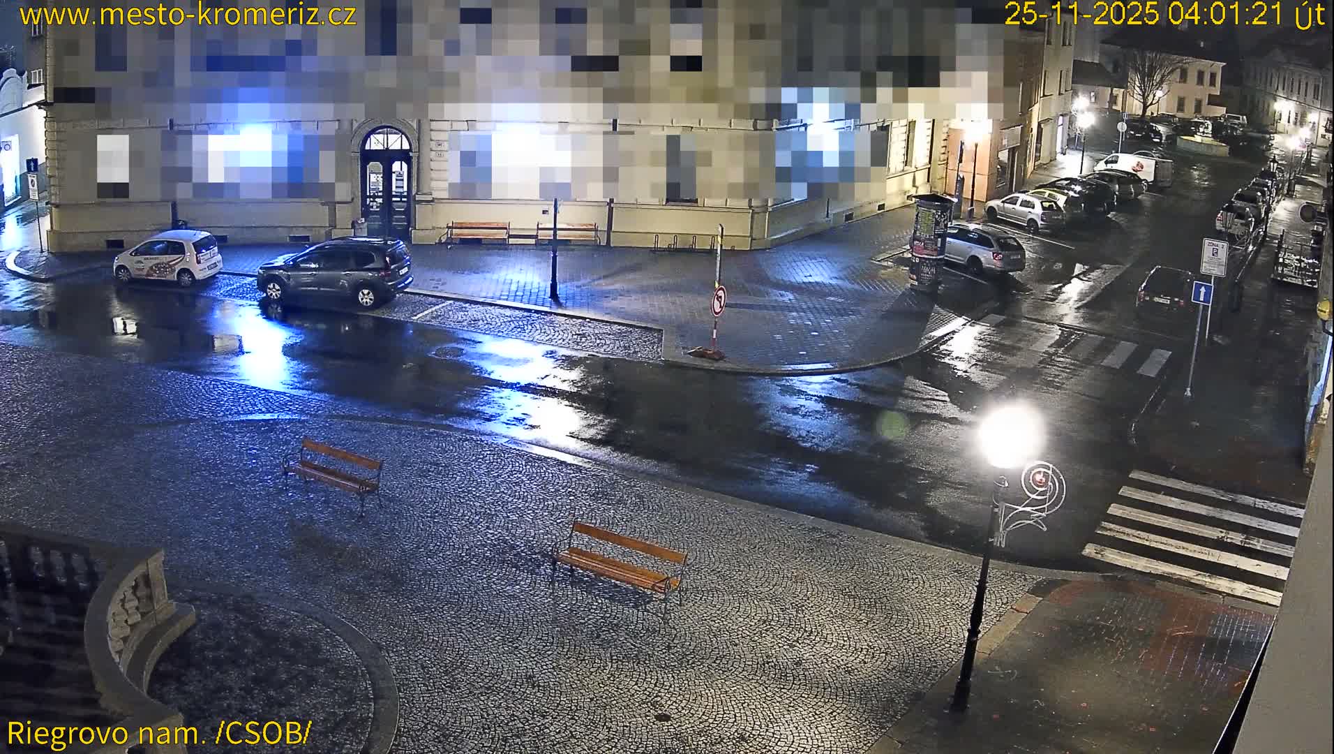 Kroměříž , Riegrovo Street CSOB Junction Live Cam - Kromeriz, Zlin, Czechia