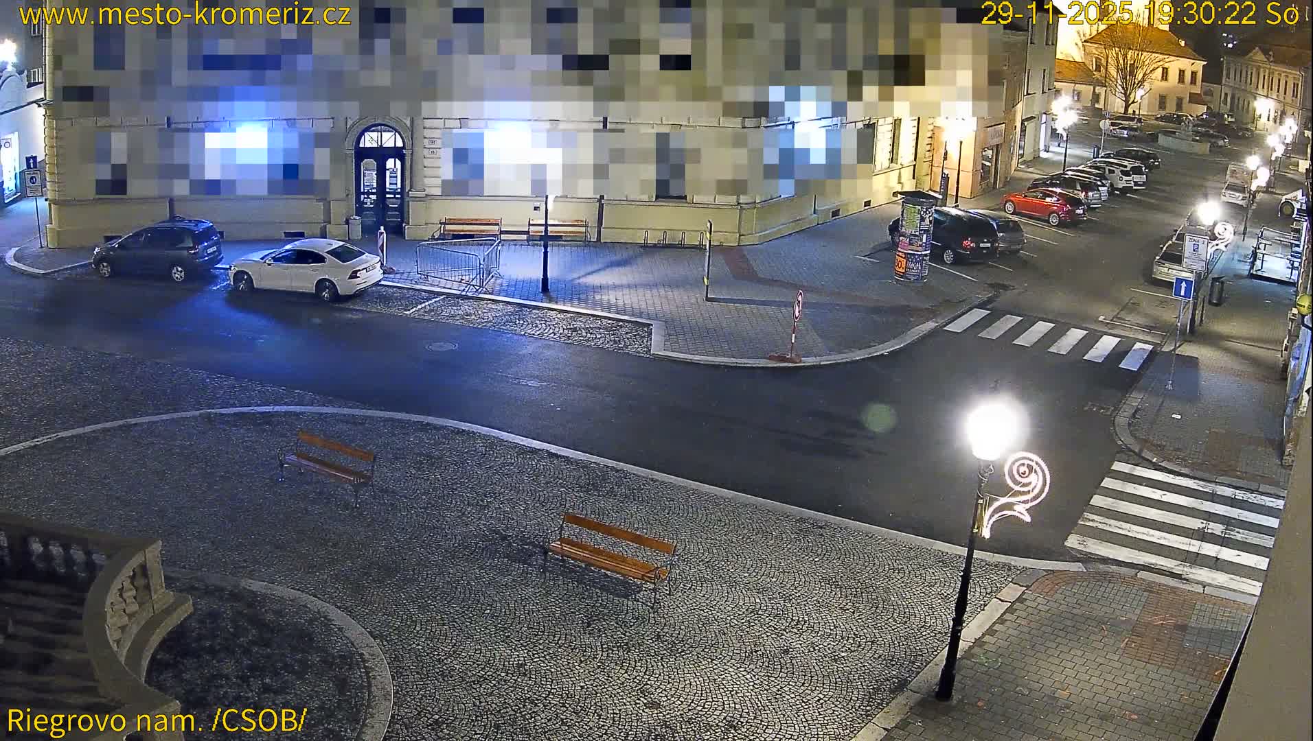 Kroměříž , Riegrovo Street CSOB Junction Live Cam - Kromeriz, Zlin, Czechia