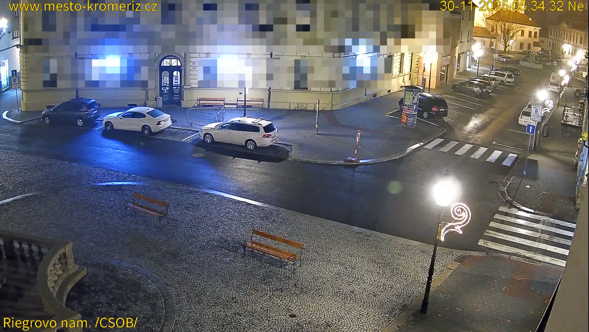 Kroměříž , Riegrovo Street CSOB Junction Live Cam - Kromeriz, Zlin, Czechia