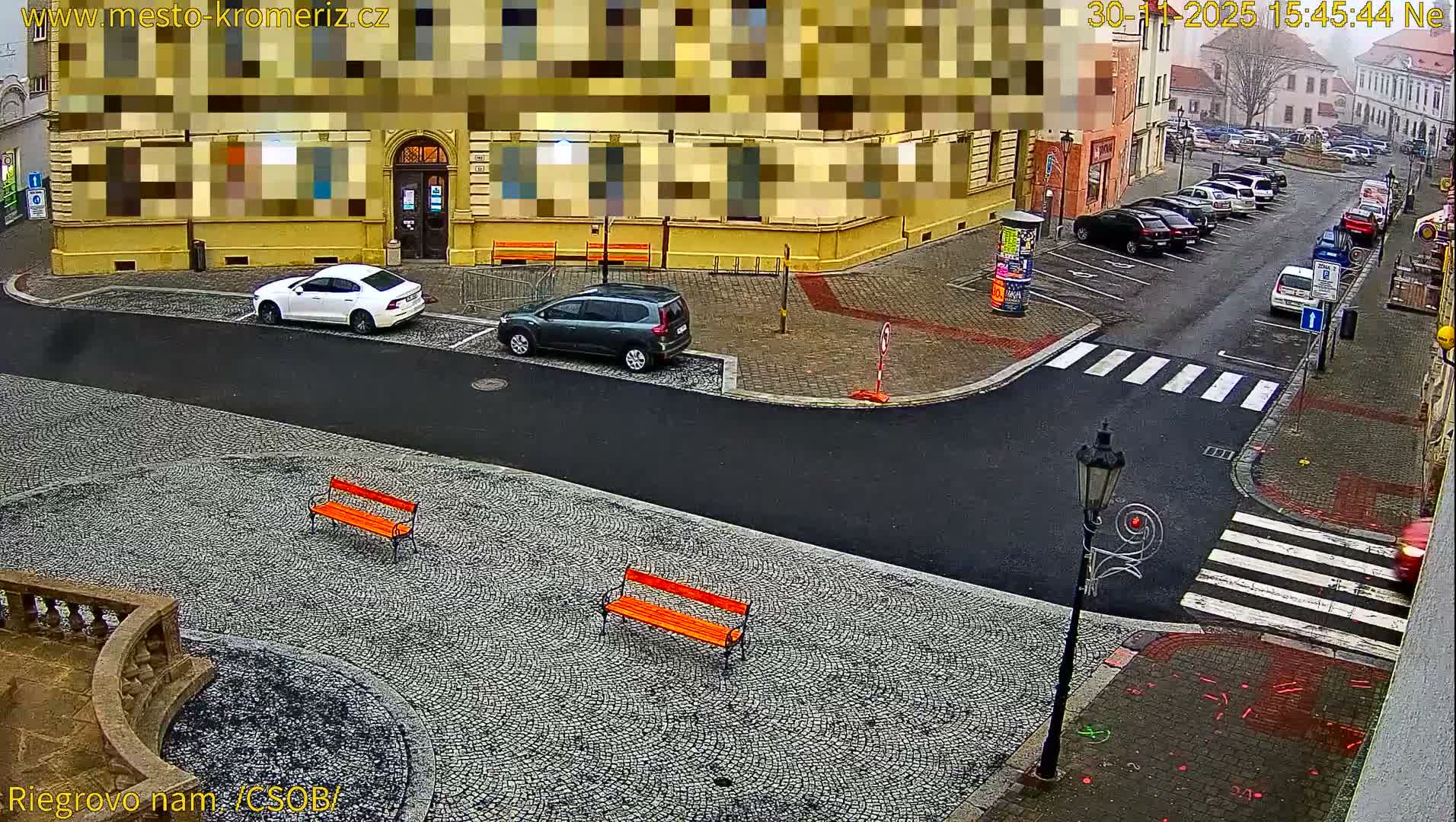 Kroměříž , Riegrovo Street CSOB Junction Live Cam - Kromeriz, Zlin, Czechia