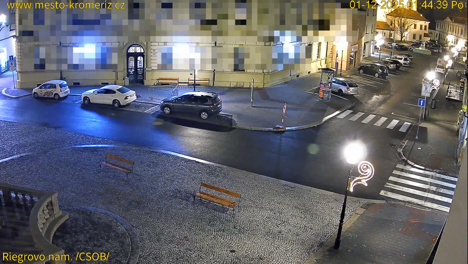 Kroměříž , Riegrovo Street CSOB Junction Live Cam - Kromeriz, Zlin, Czechia