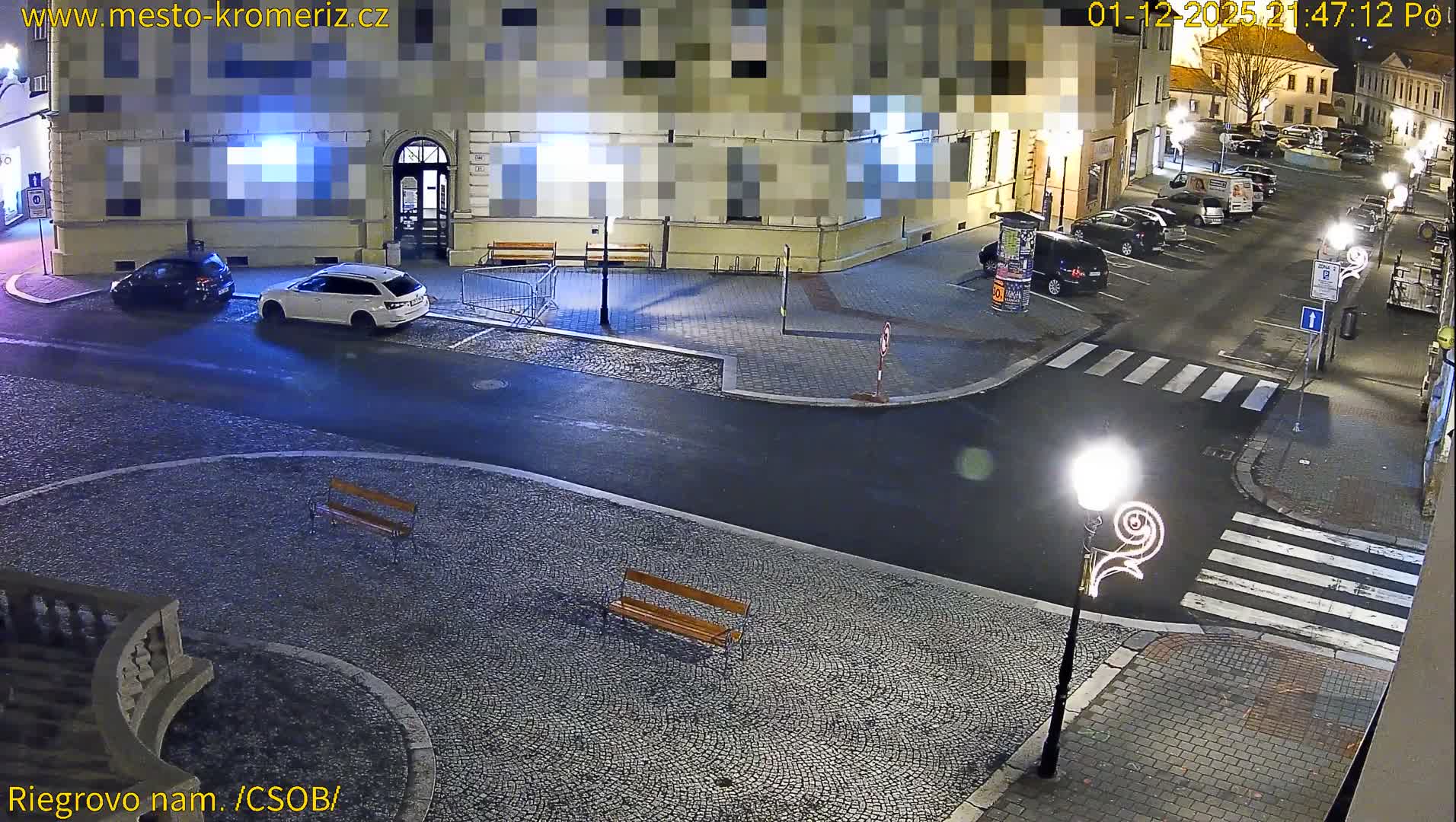 Kroměříž , Riegrovo Street CSOB Junction Live Cam - Kromeriz, Zlin, Czechia