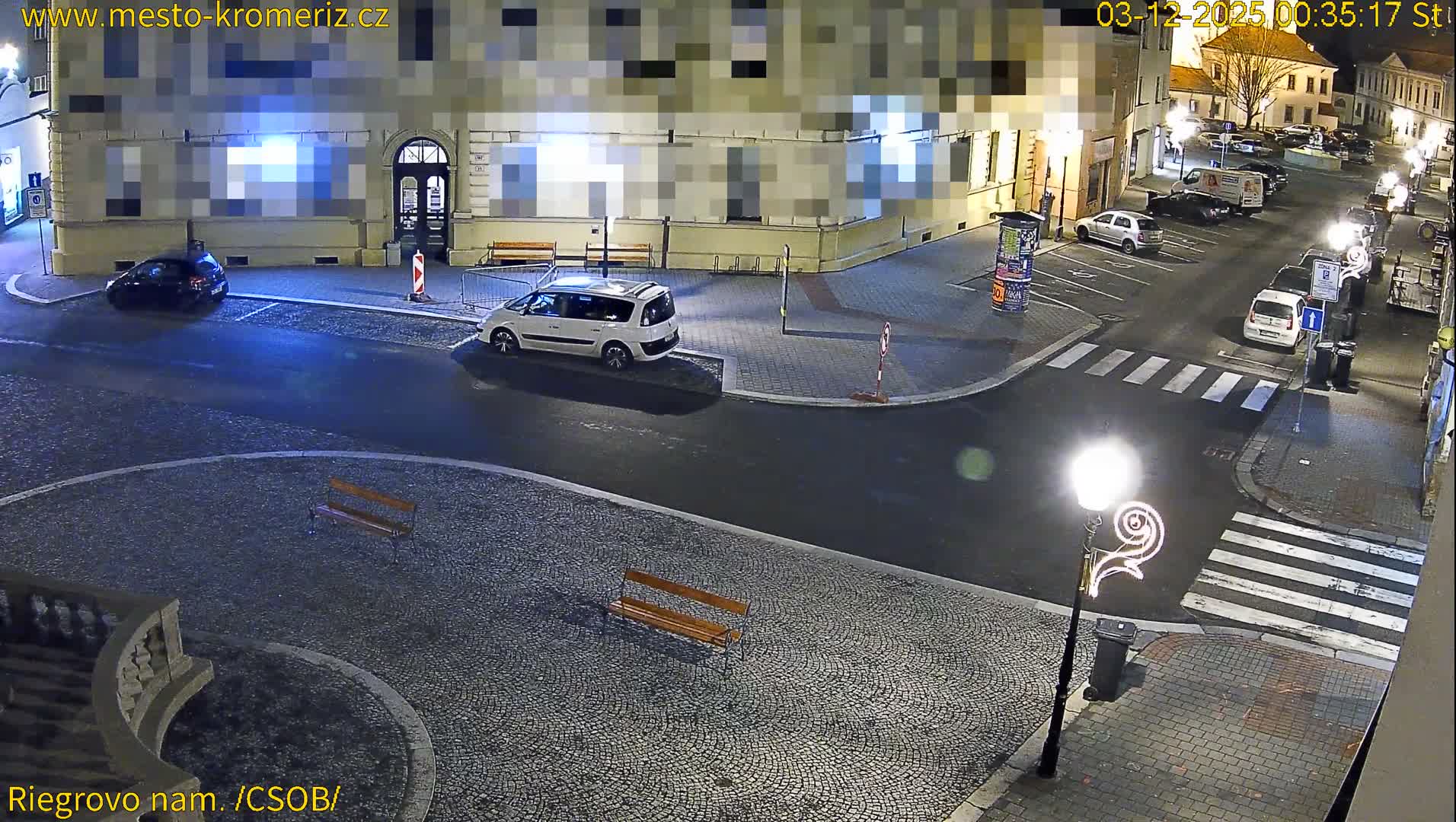 Kroměříž , Riegrovo Street CSOB Junction Live Cam - Kromeriz, Zlin, Czechia