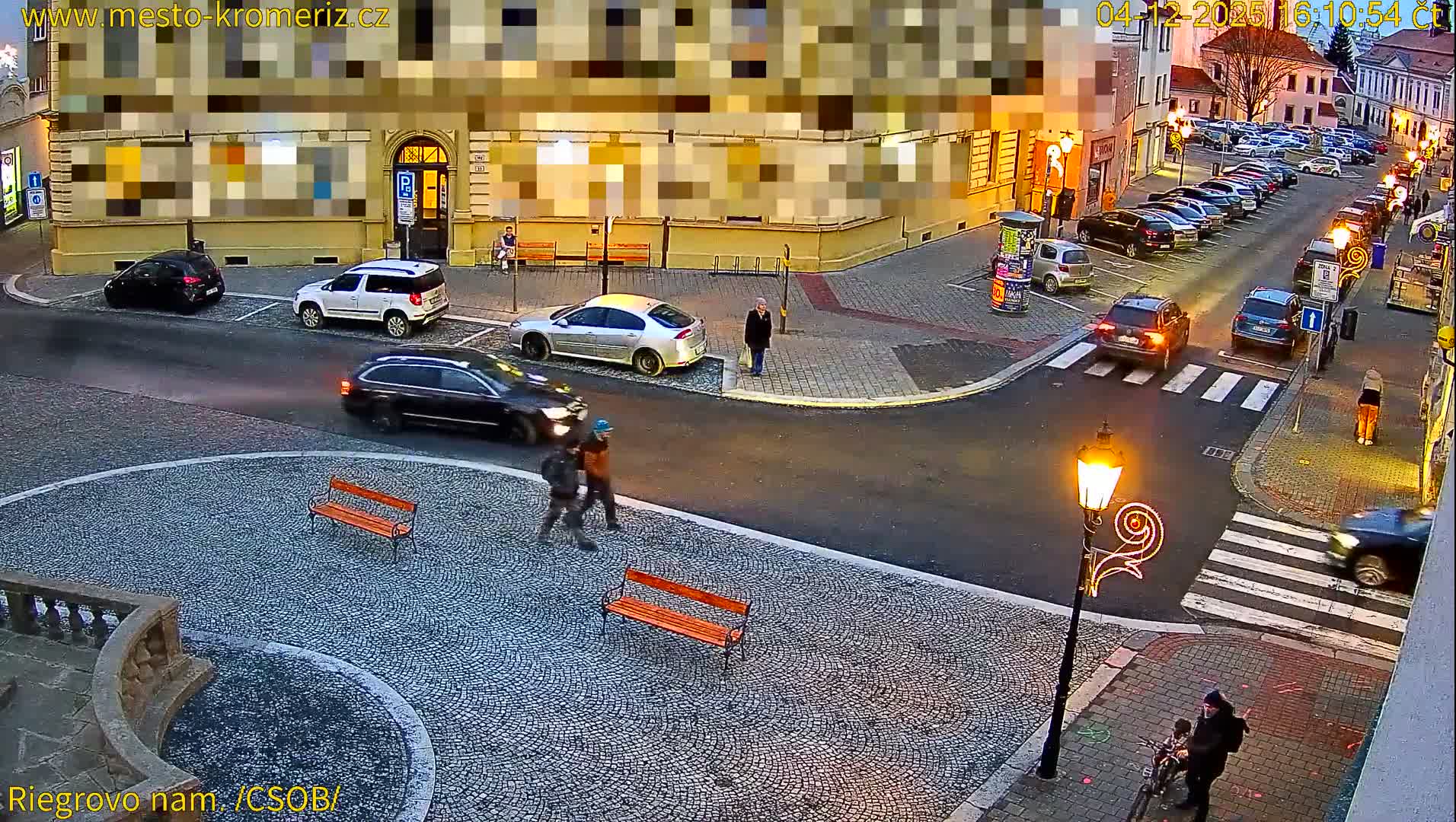 Kroměříž , Riegrovo Street CSOB Junction Live Cam - Kromeriz, Zlin, Czechia