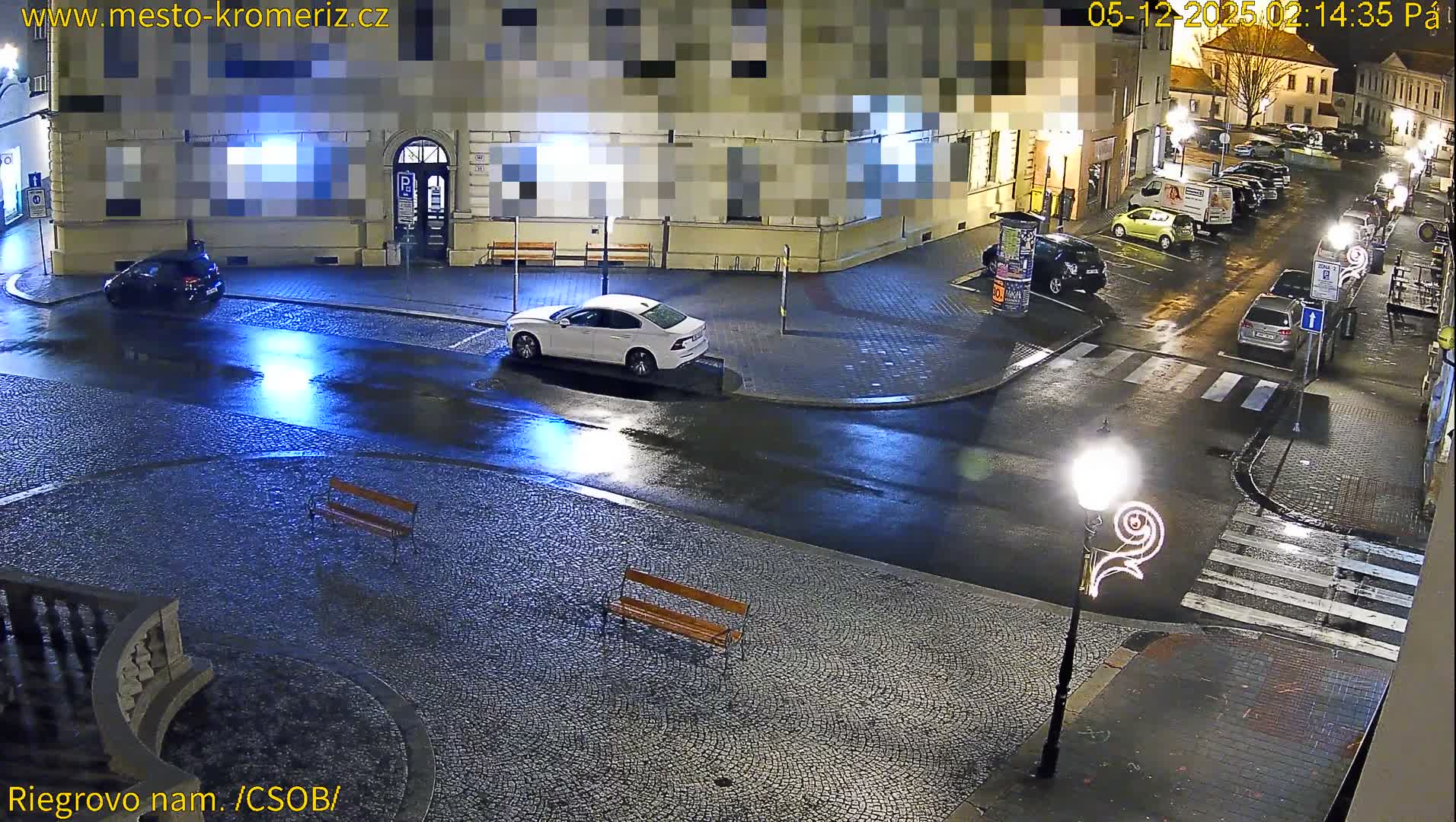 Kroměříž , Riegrovo Street CSOB Junction Live Cam - Kromeriz, Zlin, Czechia