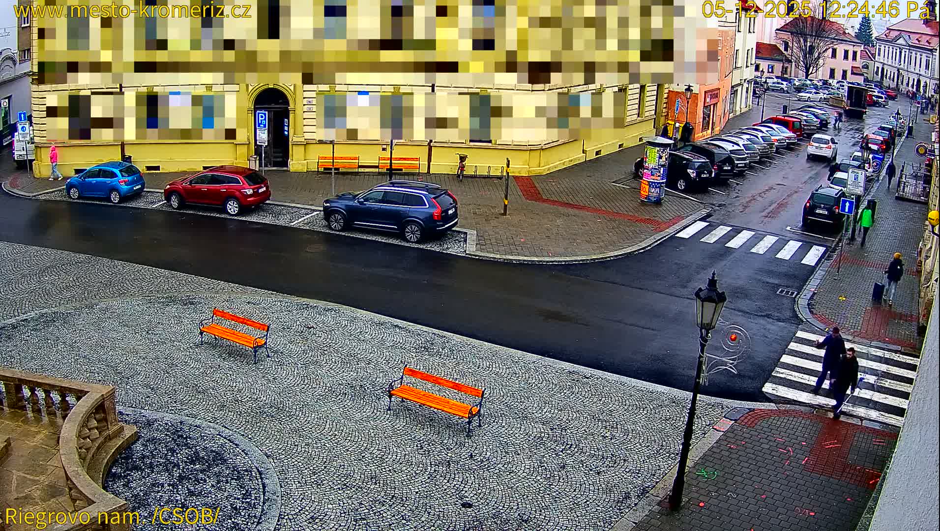 Kroměříž , Riegrovo Street CSOB Junction Live Cam - Kromeriz, Zlin, Czechia