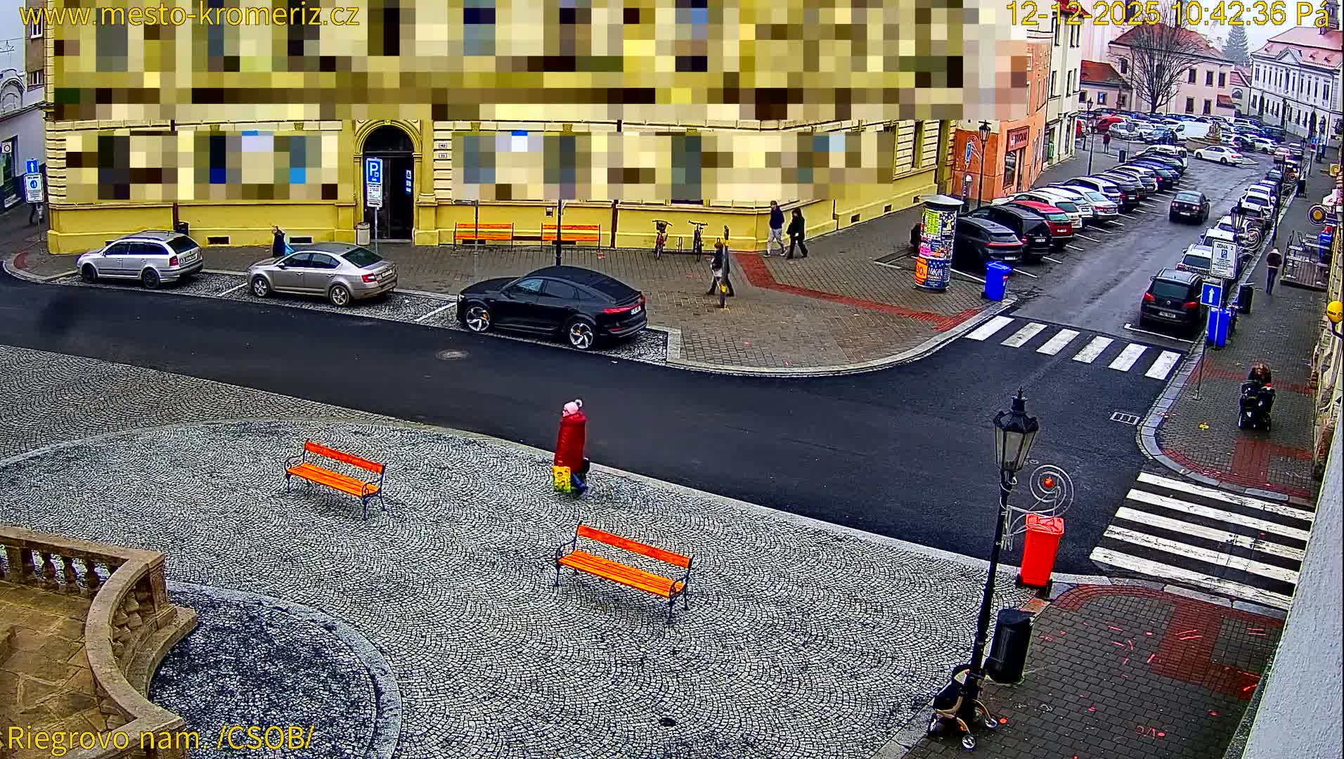 Kroměříž , Riegrovo Street CSOB Junction Live Cam - Kromeriz, Zlin, Czechia