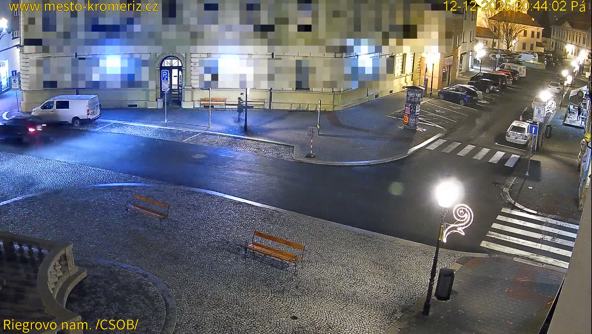 Kroměříž , Riegrovo Street CSOB Junction Live Cam - Kromeriz, Zlin, Czechia