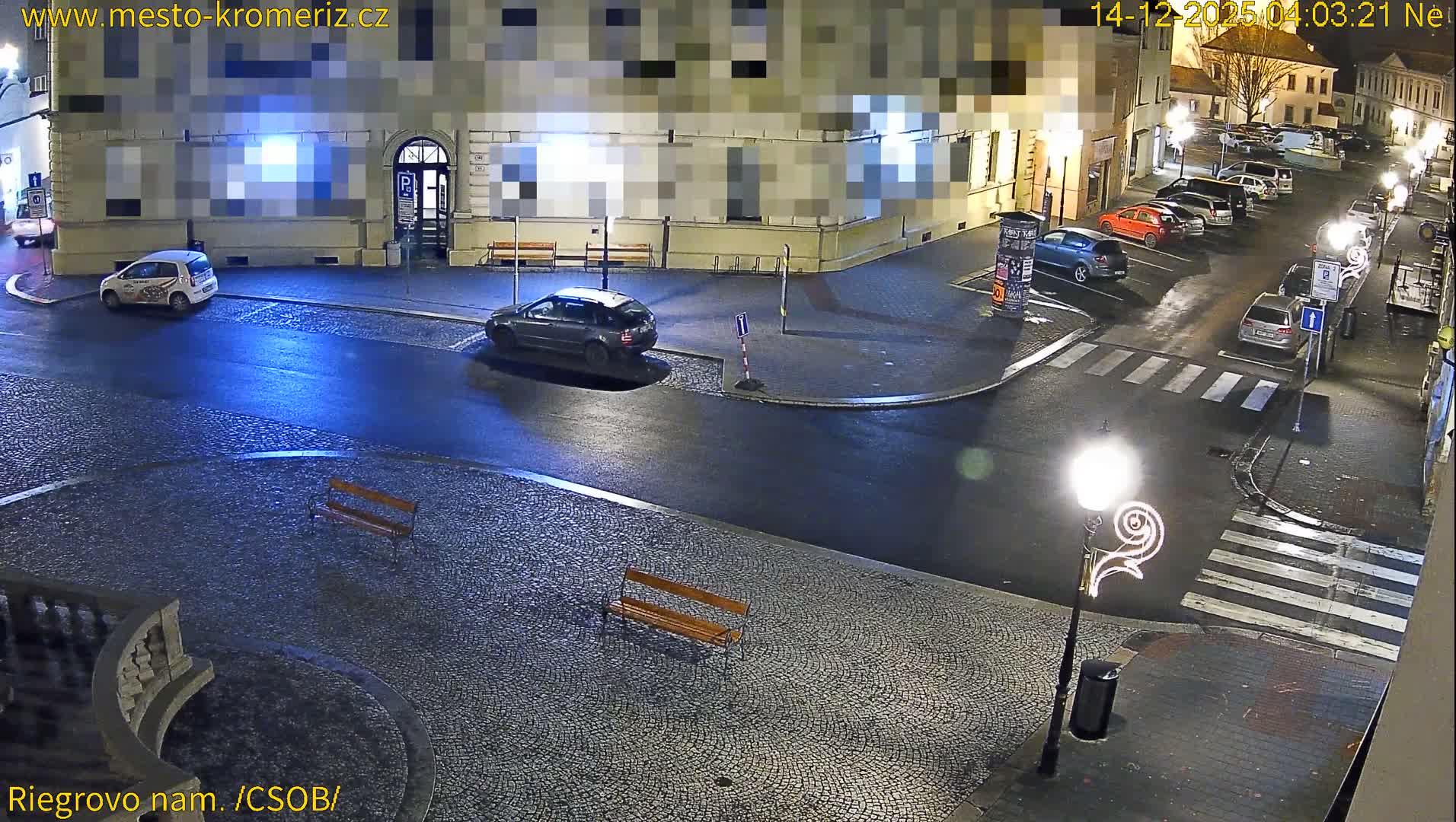 Kroměříž , Riegrovo Street CSOB Junction Live Cam - Kromeriz, Zlin, Czechia
