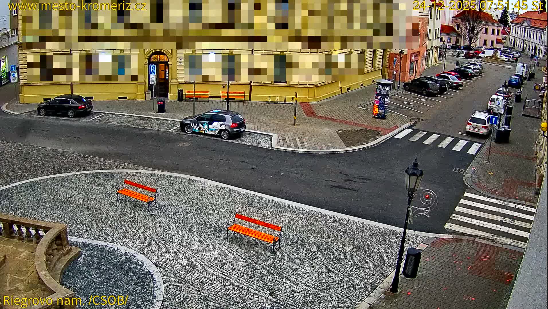 Kroměříž , Riegrovo Street CSOB Junction Live Cam - Kromeriz, Zlin, Czechia