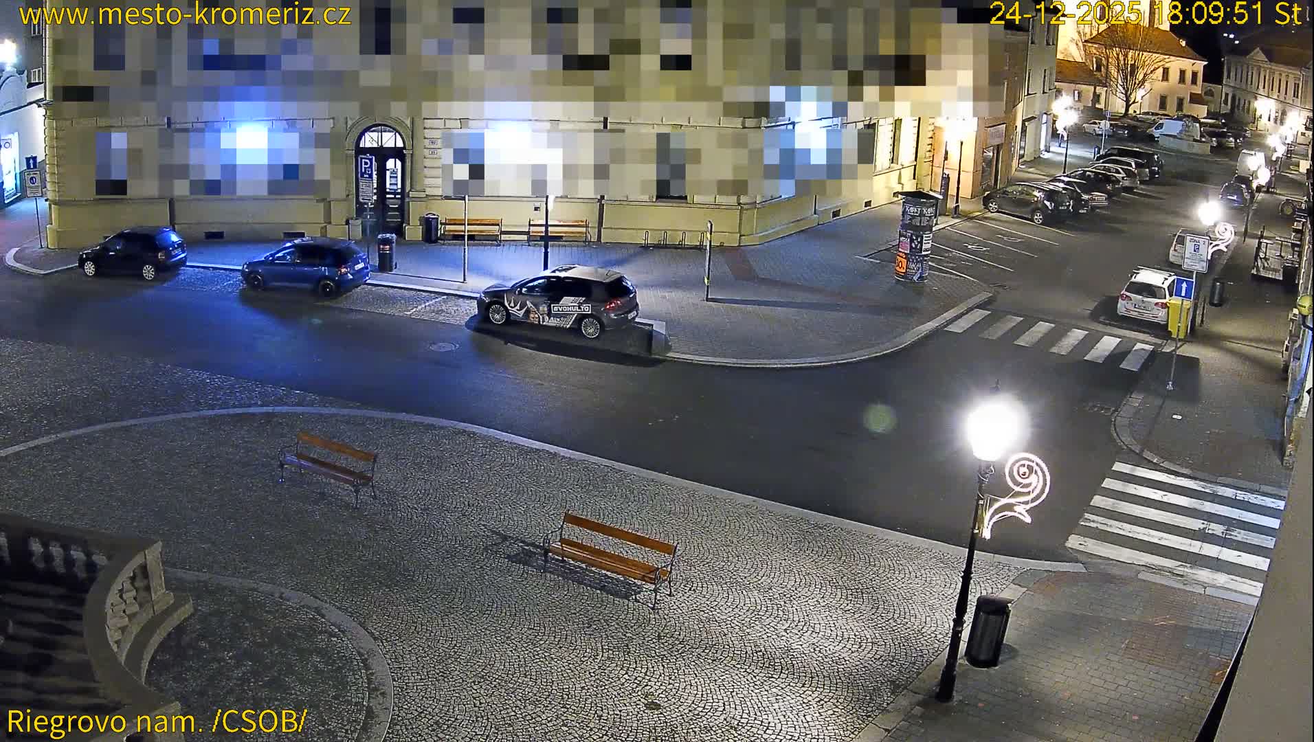 Kroměříž , Riegrovo Street CSOB Junction Live Cam - Kromeriz, Zlin, Czechia