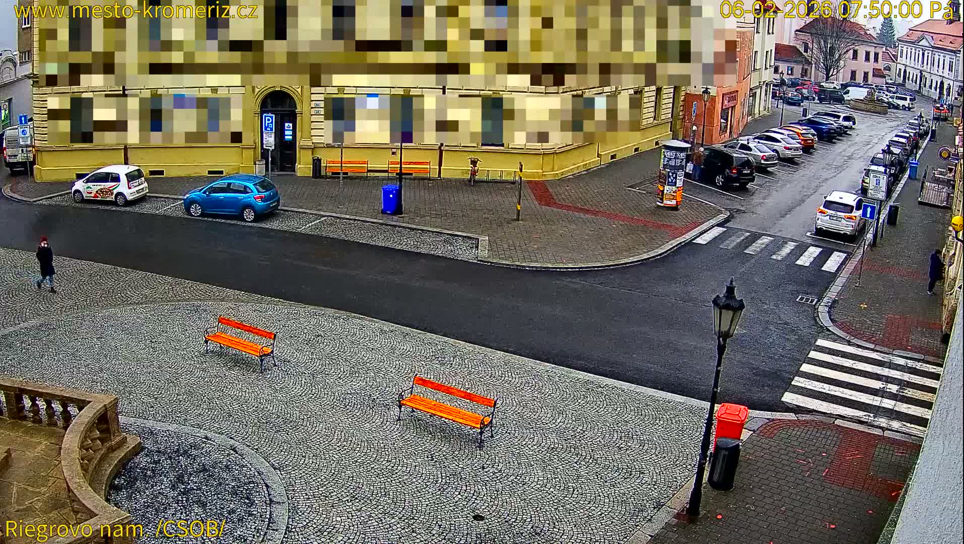 Kroměříž , Riegrovo Street CSOB Junction Live Cam - Kromeriz, Zlin, Czechia
