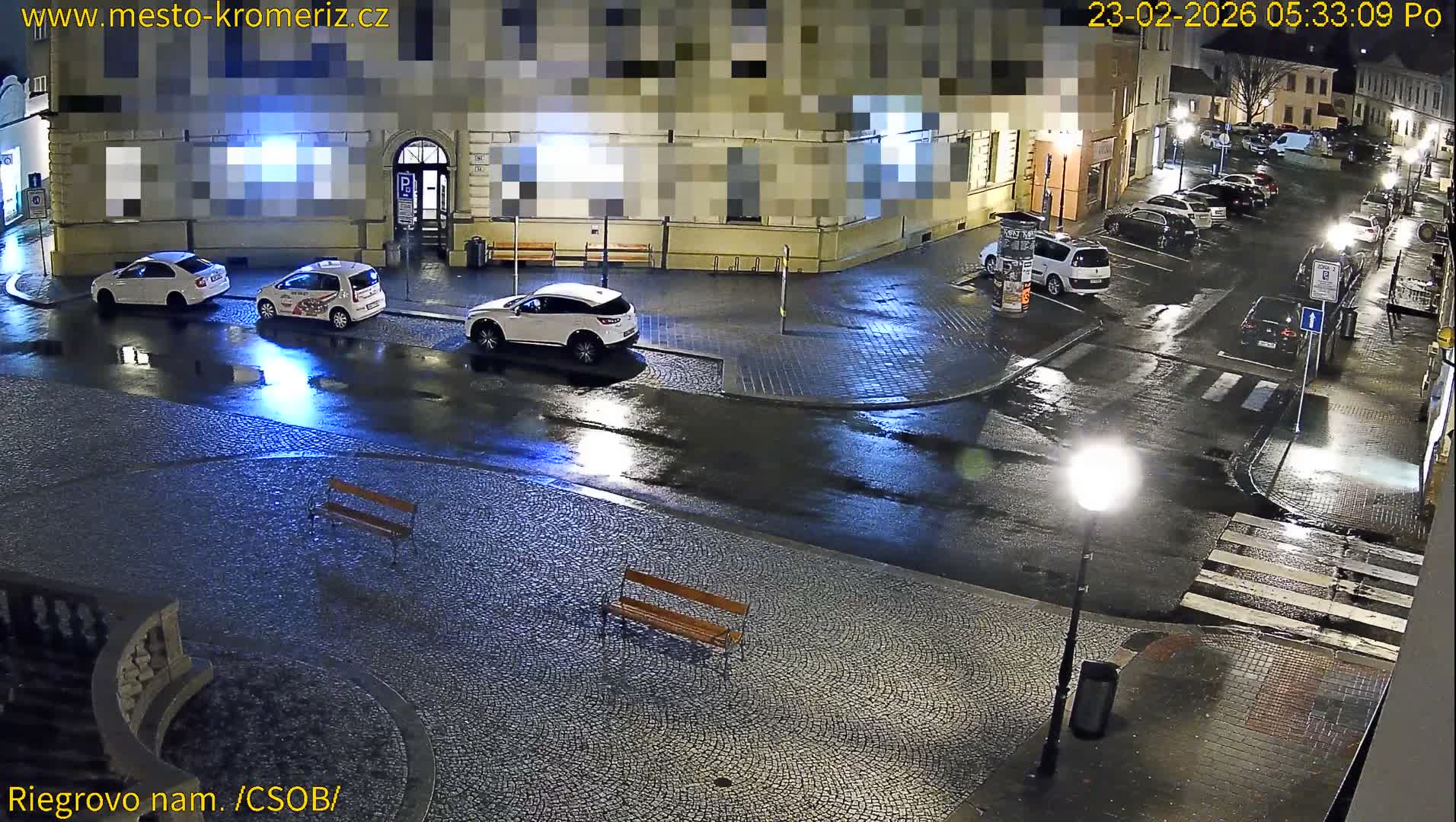 Kroměříž , Riegrovo Street CSOB Junction Live Cam - Kromeriz, Zlin, Czechia