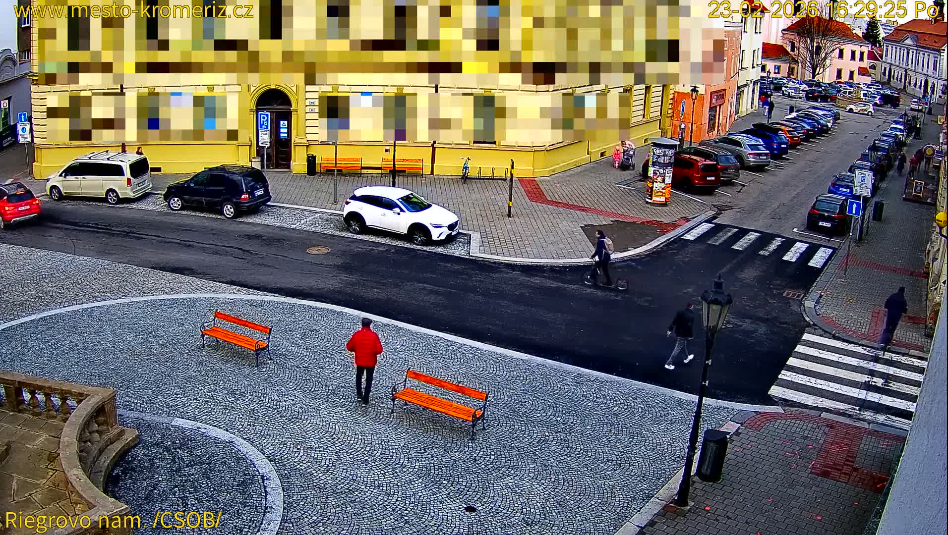 Kroměříž , Riegrovo Street CSOB Junction Live Cam - Kromeriz, Zlin, Czechia