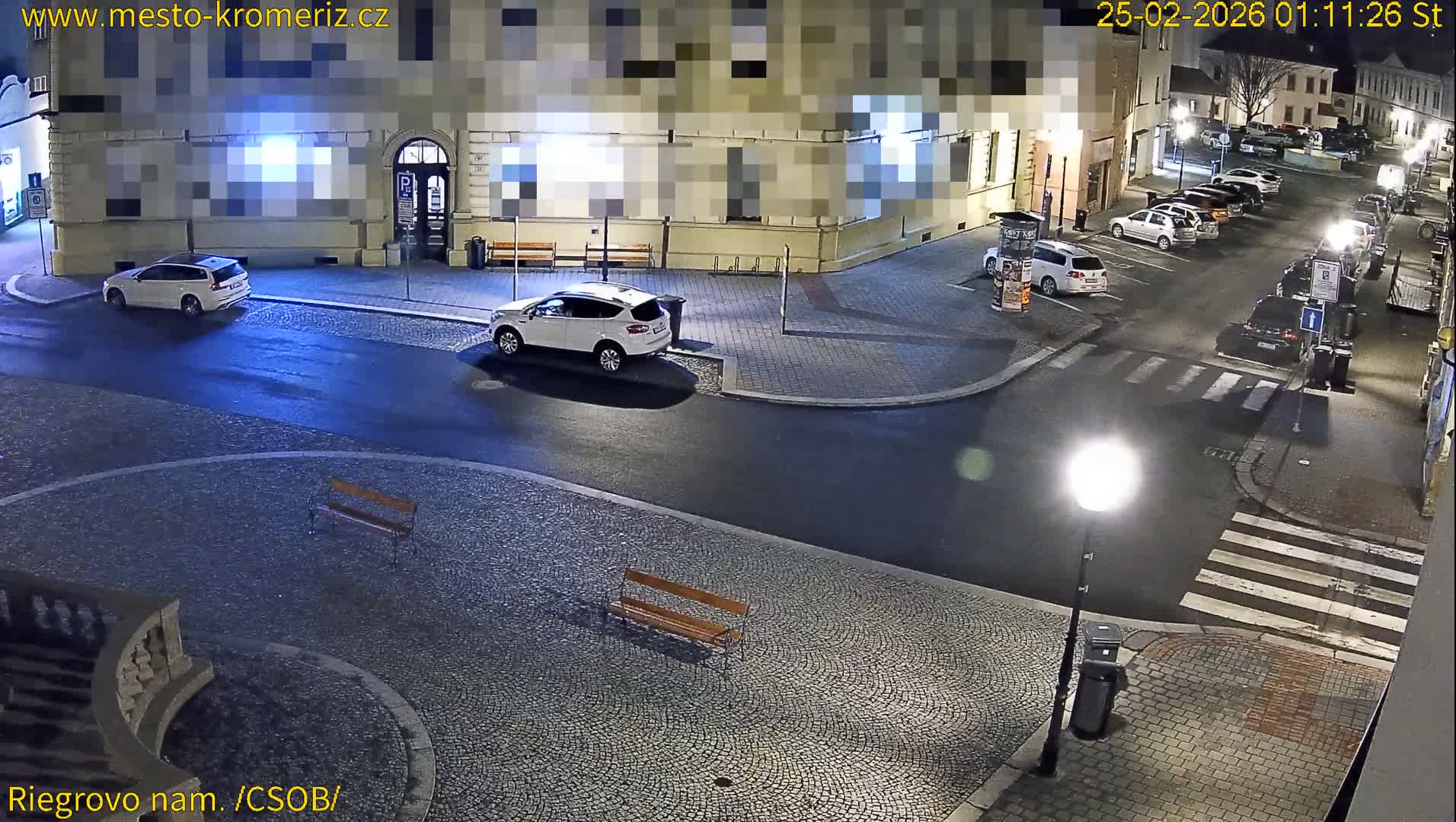 Kroměříž , Riegrovo Street CSOB Junction Live Cam - Kromeriz, Zlin, Czechia